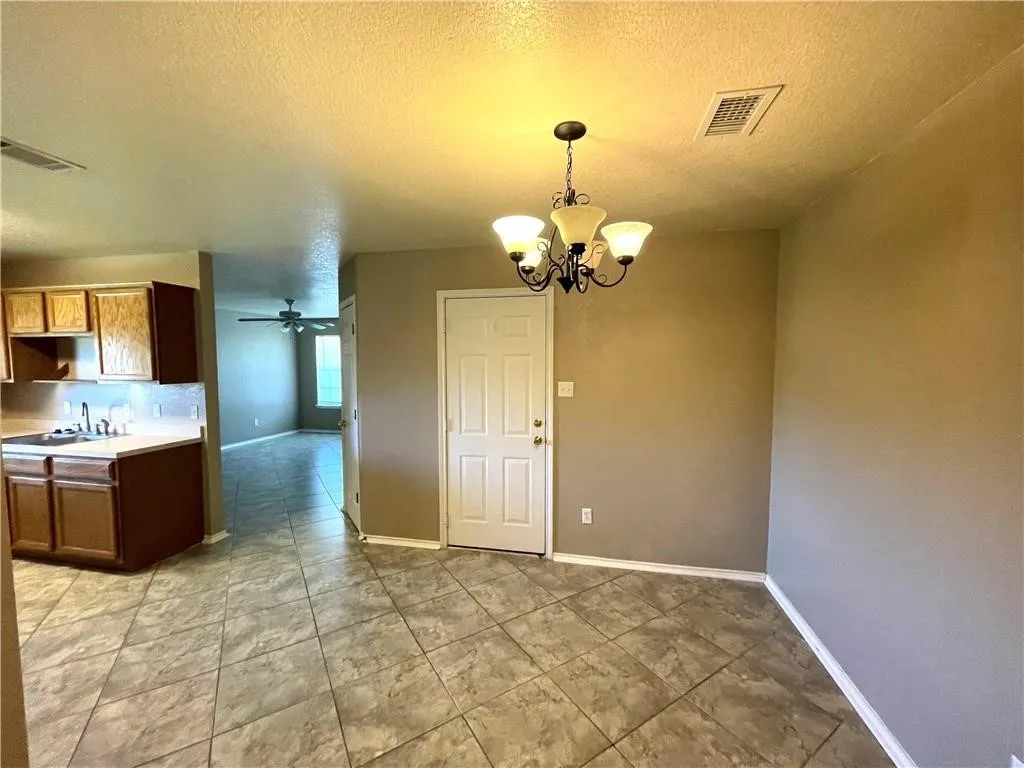 Single Family Residence For Sale in Mc Lennan County , 1008 Briar Drive A & B, Waco, Texas 76710, 3 Bedroom, 2 Bathroom, 2 Garage spaces, 2,530 Sqft, built in 2006, mls#21294365, Real Estate Agent in Waco, Homes For Sale in Mc Lennan county, Homes For Sale in Waco, Realtor in Waco Texas, Real Estate Brokerage Independent Realty Texas, Luminita Cordes Realtor