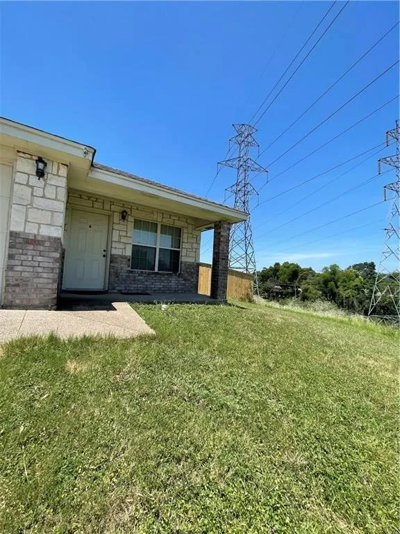 Single Family Residence For Sale in Mc Lennan County , 1008 Briar Drive A & B, Waco, Texas 76710, 3 Bedroom, 2 Bathroom, 2 Garage spaces, 2,530 Sqft, built in 2006, mls#21294365, Real Estate Agent in Waco, Homes For Sale in Mc Lennan county, Homes For Sale in Waco, Realtor in Waco Texas, Real Estate Brokerage Independent Realty Texas, Luminita Cordes Realtor