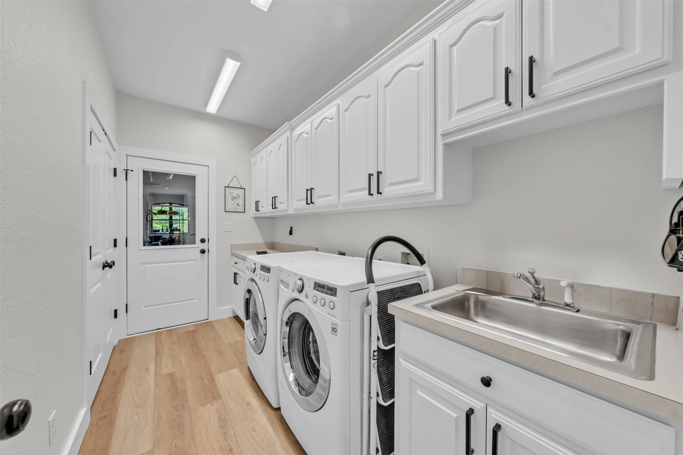 Single Family Residence For Sale in Tarrant County , 7466 Bent Trail, Mansfield, Texas 76063, 4 Bedroom, 3 Bathroom, 3 Garage spaces, 2,671 Sqft, built in 2003, mls#21291426, Real Estate Agent in Mansfield, Homes For Sale in Tarrant county, Homes For Sale in Mansfield, Realtor in Mansfield Texas, Real Estate Brokerage Independent Realty Texas, Luminita Cordes Realtor