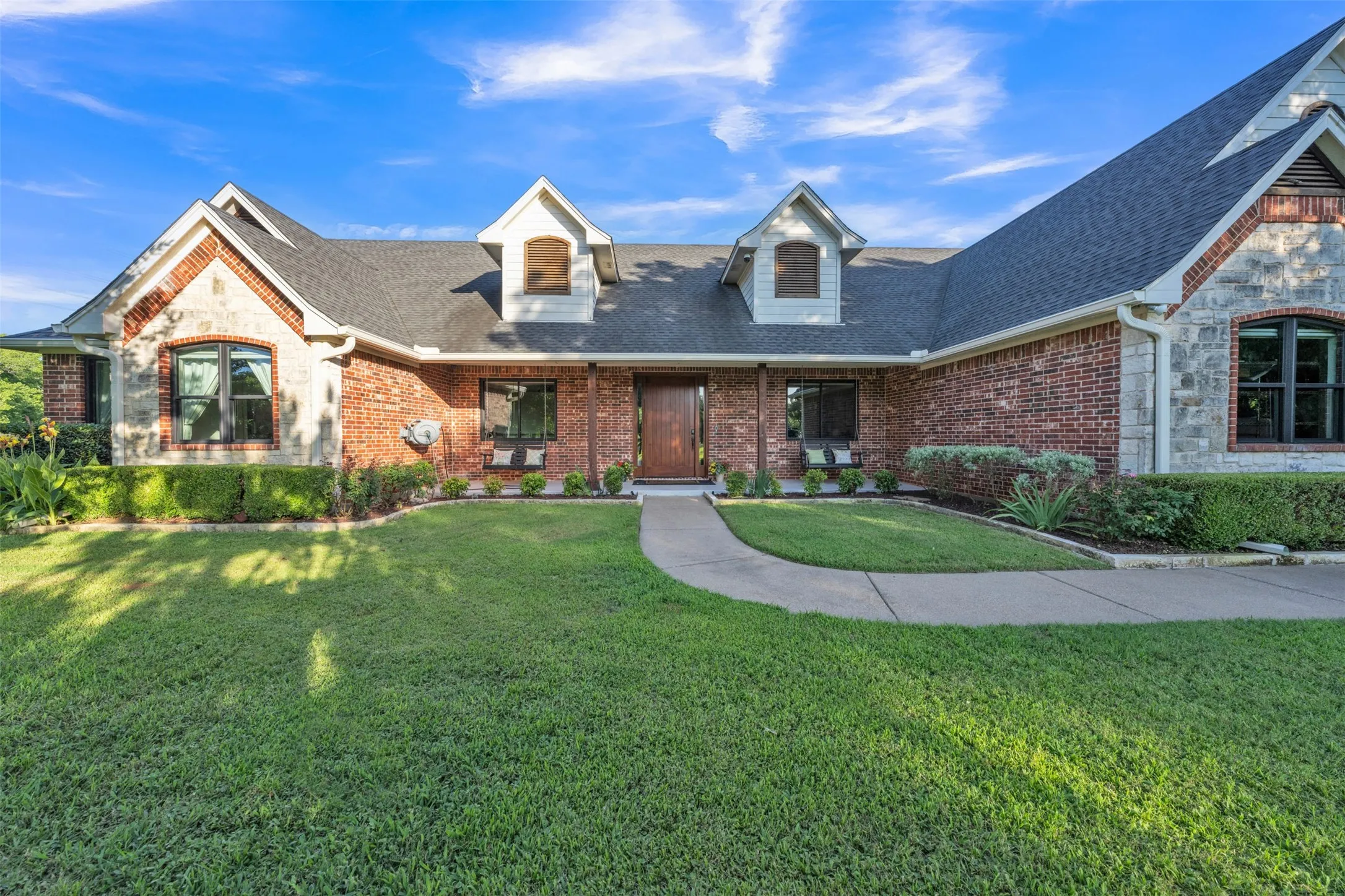 Single Family Residence For Sale in Tarrant County , 7466 Bent Trail, Mansfield, Texas 76063, 4 Bedroom, 3 Bathroom, 3 Garage spaces, 2,671 Sqft, built in 2003, mls#21291426, Real Estate Agent in Mansfield, Homes For Sale in Tarrant county, Homes For Sale in Mansfield, Realtor in Mansfield Texas, Real Estate Brokerage Independent Realty Texas, Luminita Cordes Realtor