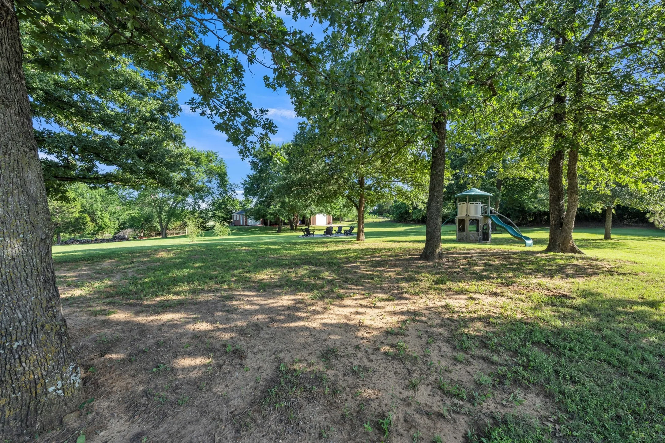 Single Family Residence For Sale in Tarrant County , 7466 Bent Trail, Mansfield, Texas 76063, 4 Bedroom, 3 Bathroom, 3 Garage spaces, 2,671 Sqft, built in 2003, mls#21291426, Real Estate Agent in Mansfield, Homes For Sale in Tarrant county, Homes For Sale in Mansfield, Realtor in Mansfield Texas, Real Estate Brokerage Independent Realty Texas, Luminita Cordes Realtor