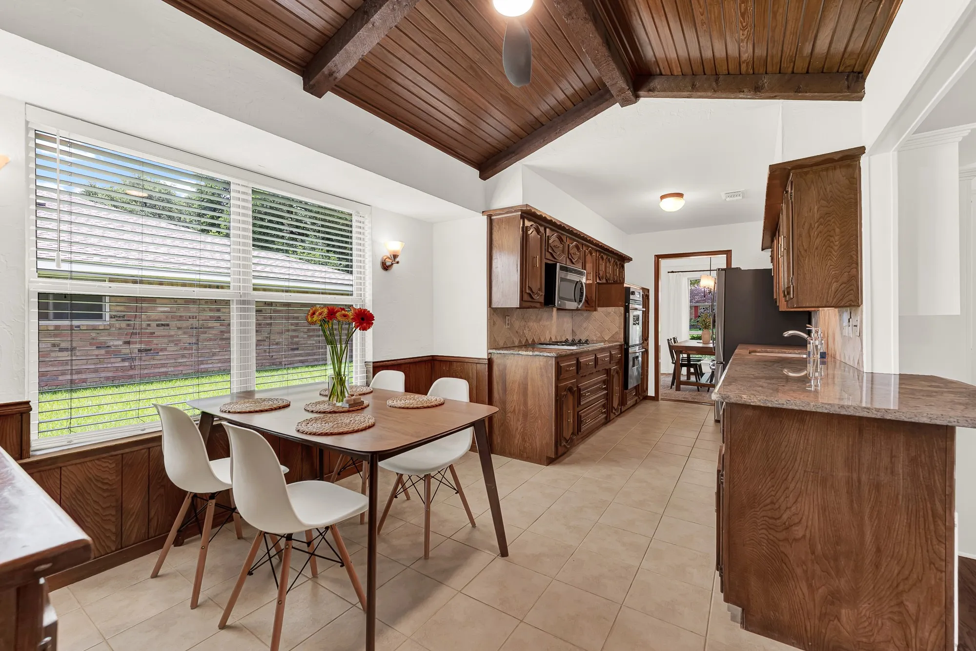 Single Family Residence For Sale in Collin County , 2814 Forest Grove Drive, Richardson, Texas 75080, 3 Bedroom, 3 Bathroom, 2 Garage spaces, 2,084 Sqft, built in 1971, mls#21283779, Real Estate Agent in Richardson, Homes For Sale in Collin county, Homes For Sale in Richardson, Realtor in Richardson Texas, Real Estate Brokerage Independent Realty Texas, Luminita Cordes Realtor
