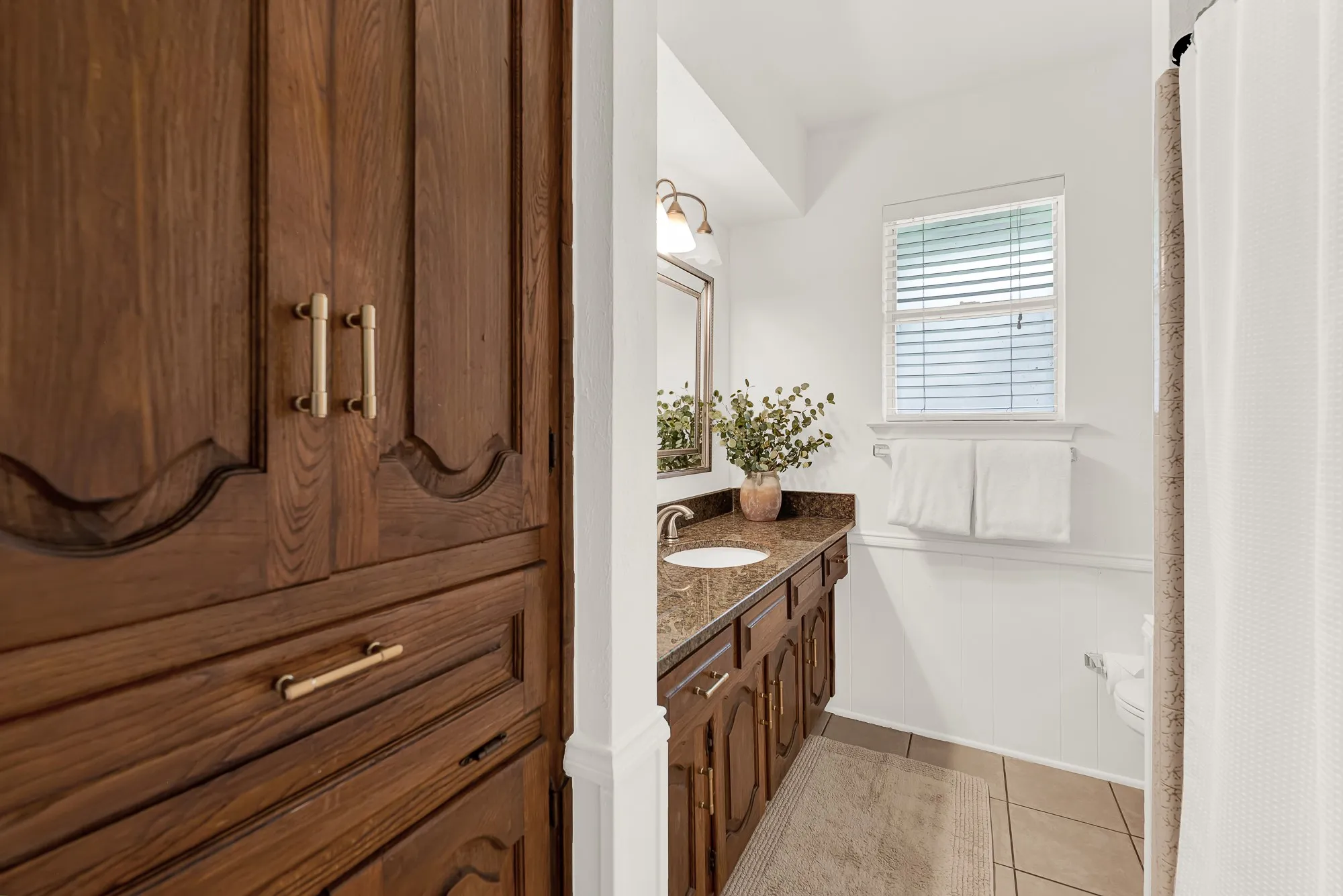 Single Family Residence For Sale in Collin County , 2814 Forest Grove Drive, Richardson, Texas 75080, 3 Bedroom, 3 Bathroom, 2 Garage spaces, 2,084 Sqft, built in 1971, mls#21283779, Real Estate Agent in Richardson, Homes For Sale in Collin county, Homes For Sale in Richardson, Realtor in Richardson Texas, Real Estate Brokerage Independent Realty Texas, Luminita Cordes Realtor