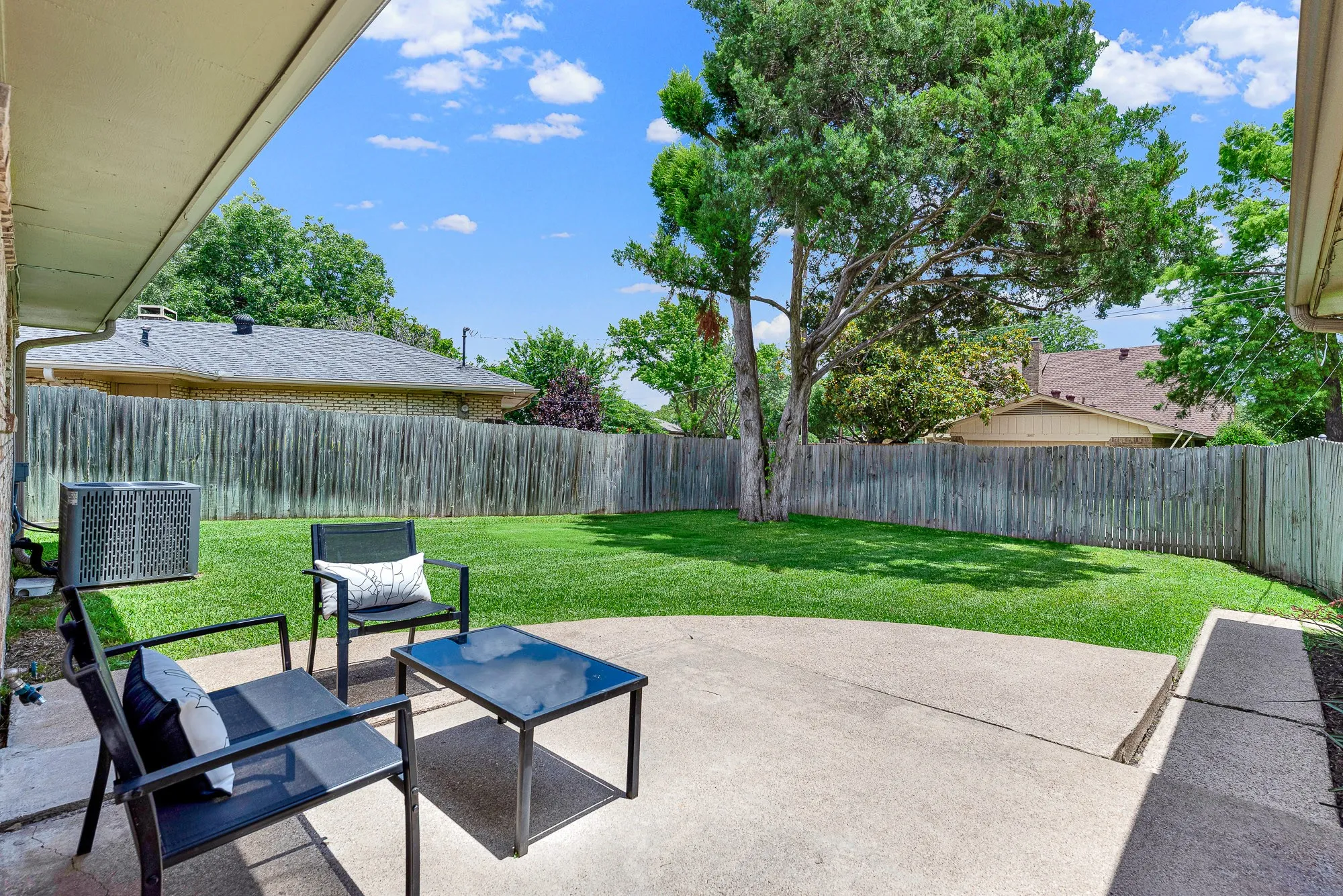 Single Family Residence For Sale in Collin County , 2814 Forest Grove Drive, Richardson, Texas 75080, 3 Bedroom, 3 Bathroom, 2 Garage spaces, 2,084 Sqft, built in 1971, mls#21283779, Real Estate Agent in Richardson, Homes For Sale in Collin county, Homes For Sale in Richardson, Realtor in Richardson Texas, Real Estate Brokerage Independent Realty Texas, Luminita Cordes Realtor