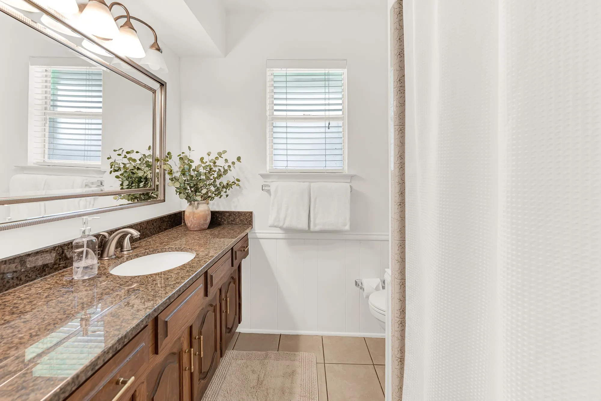 Single Family Residence For Sale in Collin County , 2814 Forest Grove Drive, Richardson, Texas 75080, 3 Bedroom, 3 Bathroom, 2 Garage spaces, 2,084 Sqft, built in 1971, mls#21283779, Real Estate Agent in Richardson, Homes For Sale in Collin county, Homes For Sale in Richardson, Realtor in Richardson Texas, Real Estate Brokerage Independent Realty Texas, Luminita Cordes Realtor