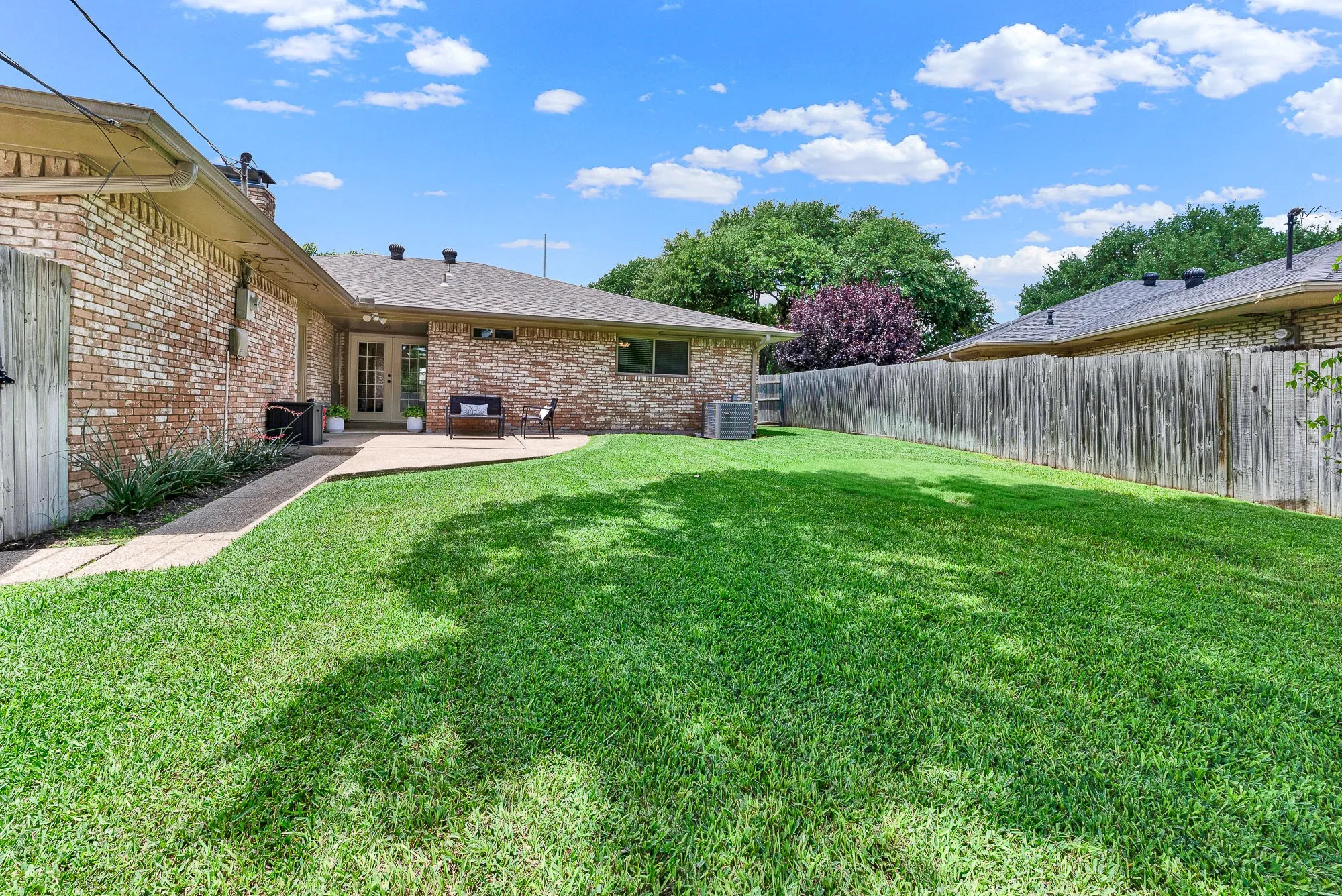 Single Family Residence For Sale in Collin County , 2814 Forest Grove Drive, Richardson, Texas 75080, 3 Bedroom, 3 Bathroom, 2 Garage spaces, 2,084 Sqft, built in 1971, mls#21283779, Real Estate Agent in Richardson, Homes For Sale in Collin county, Homes For Sale in Richardson, Realtor in Richardson Texas, Real Estate Brokerage Independent Realty Texas, Luminita Cordes Realtor