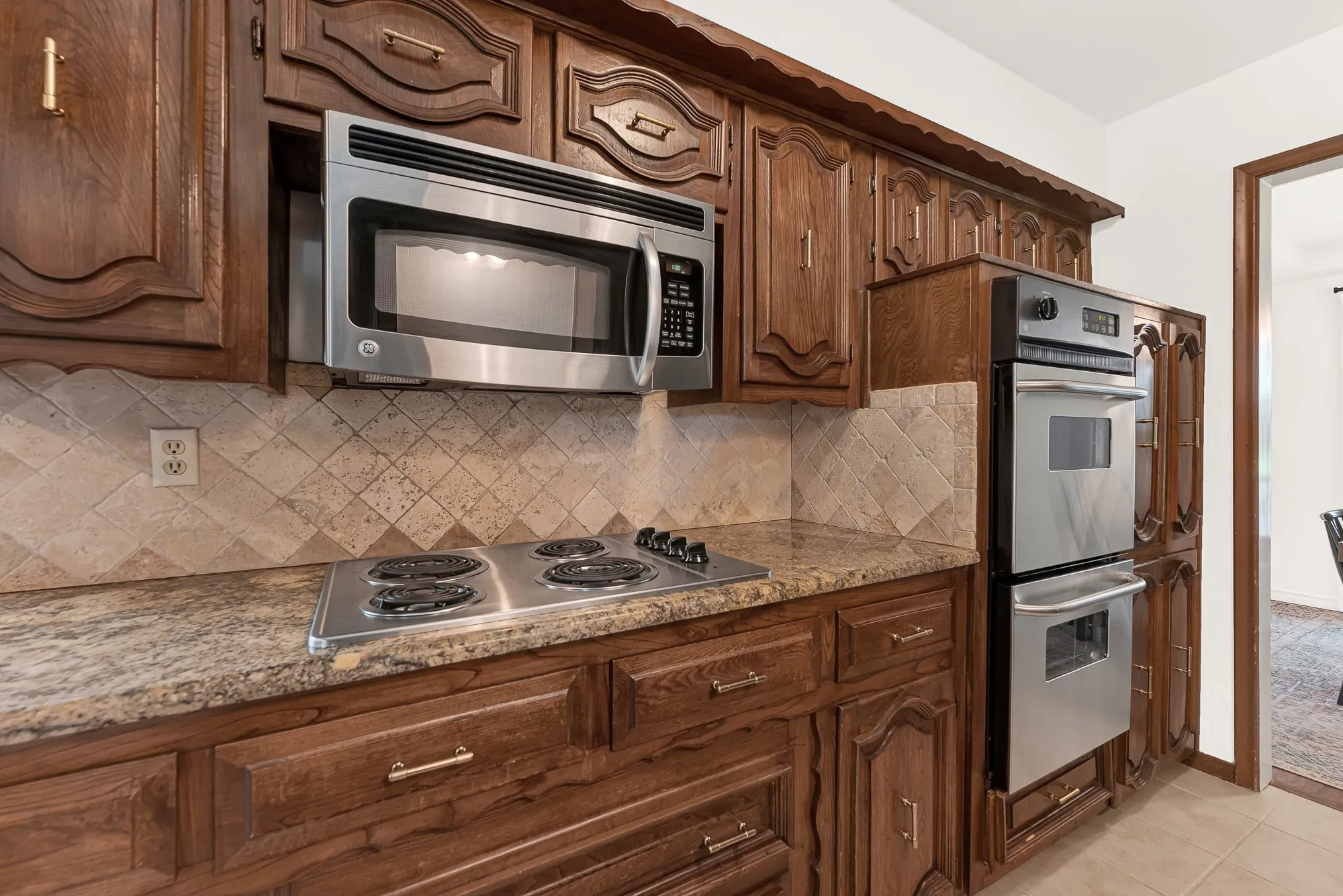 Single Family Residence For Sale in Collin County , 2814 Forest Grove Drive, Richardson, Texas 75080, 3 Bedroom, 3 Bathroom, 2 Garage spaces, 2,084 Sqft, built in 1971, mls#21283779, Real Estate Agent in Richardson, Homes For Sale in Collin county, Homes For Sale in Richardson, Realtor in Richardson Texas, Real Estate Brokerage Independent Realty Texas, Luminita Cordes Realtor