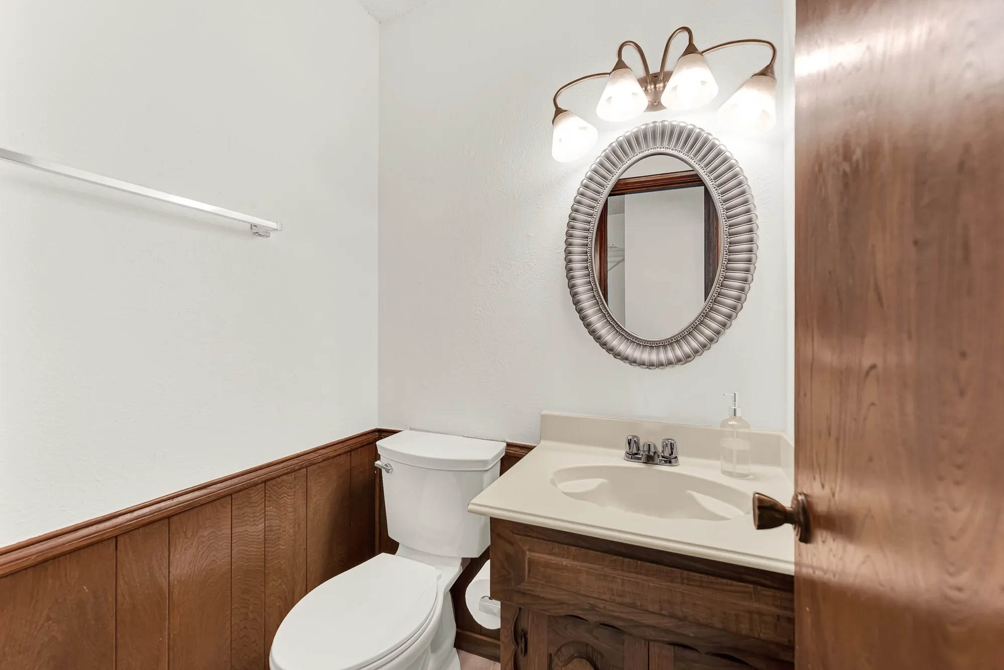 Single Family Residence For Sale in Collin County , 2814 Forest Grove Drive, Richardson, Texas 75080, 3 Bedroom, 3 Bathroom, 2 Garage spaces, 2,084 Sqft, built in 1971, mls#21283779, Real Estate Agent in Richardson, Homes For Sale in Collin county, Homes For Sale in Richardson, Realtor in Richardson Texas, Real Estate Brokerage Independent Realty Texas, Luminita Cordes Realtor