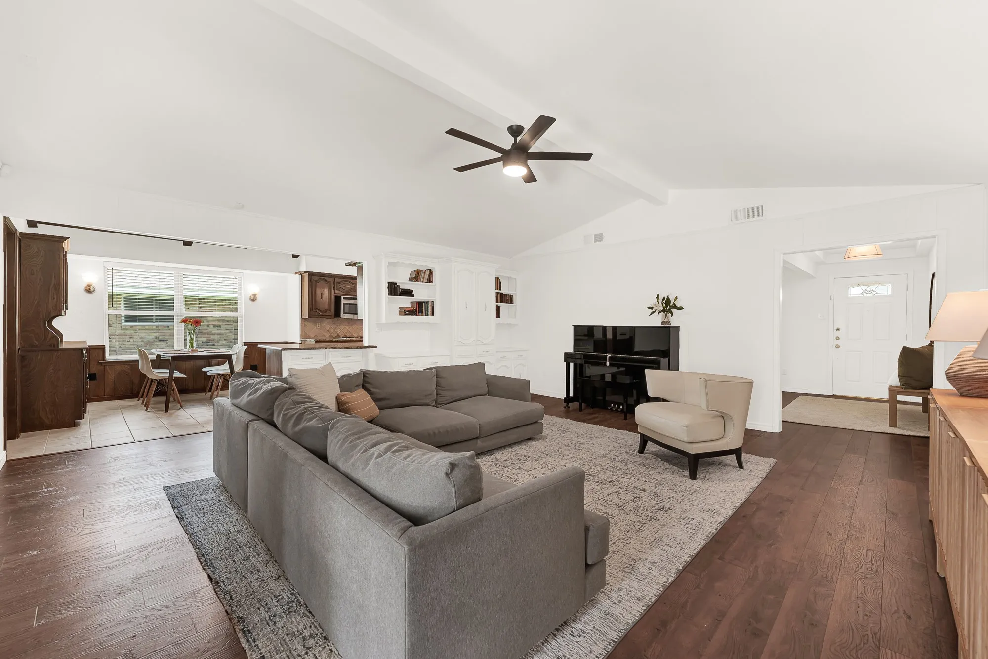 Single Family Residence For Sale in Collin County , 2814 Forest Grove Drive, Richardson, Texas 75080, 3 Bedroom, 3 Bathroom, 2 Garage spaces, 2,084 Sqft, built in 1971, mls#21283779, Real Estate Agent in Richardson, Homes For Sale in Collin county, Homes For Sale in Richardson, Realtor in Richardson Texas, Real Estate Brokerage Independent Realty Texas, Luminita Cordes Realtor