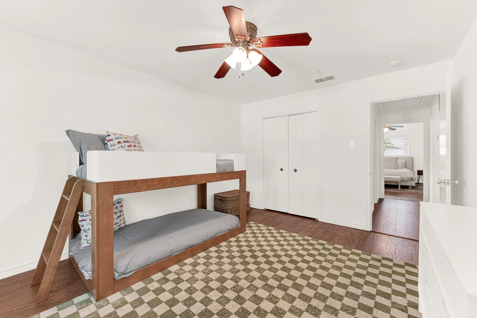 Single Family Residence For Sale in Collin County , 2814 Forest Grove Drive, Richardson, Texas 75080, 3 Bedroom, 3 Bathroom, 2 Garage spaces, 2,084 Sqft, built in 1971, mls#21283779, Real Estate Agent in Richardson, Homes For Sale in Collin county, Homes For Sale in Richardson, Realtor in Richardson Texas, Real Estate Brokerage Independent Realty Texas, Luminita Cordes Realtor