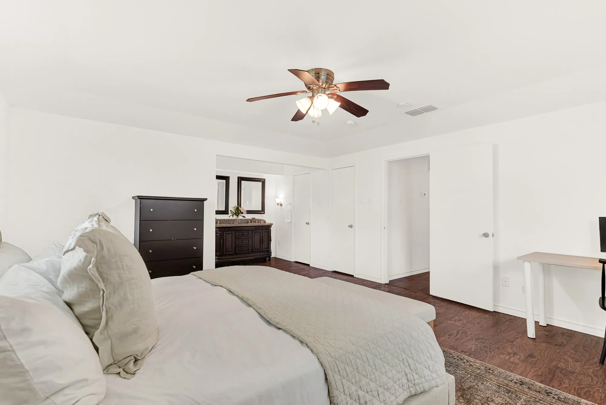 Single Family Residence For Sale in Collin County , 2814 Forest Grove Drive, Richardson, Texas 75080, 3 Bedroom, 3 Bathroom, 2 Garage spaces, 2,084 Sqft, built in 1971, mls#21283779, Real Estate Agent in Richardson, Homes For Sale in Collin county, Homes For Sale in Richardson, Realtor in Richardson Texas, Real Estate Brokerage Independent Realty Texas, Luminita Cordes Realtor