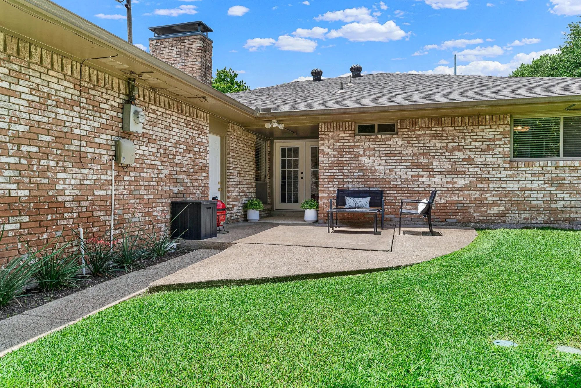 Single Family Residence For Sale in Collin County , 2814 Forest Grove Drive, Richardson, Texas 75080, 3 Bedroom, 3 Bathroom, 2 Garage spaces, 2,084 Sqft, built in 1971, mls#21283779, Real Estate Agent in Richardson, Homes For Sale in Collin county, Homes For Sale in Richardson, Realtor in Richardson Texas, Real Estate Brokerage Independent Realty Texas, Luminita Cordes Realtor