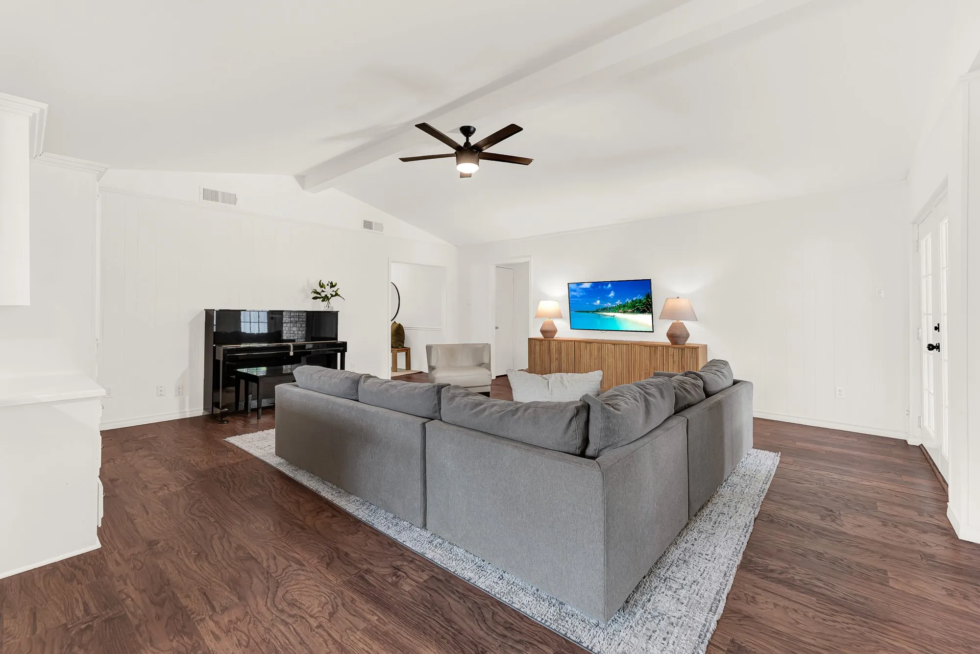 Single Family Residence For Sale in Collin County , 2814 Forest Grove Drive, Richardson, Texas 75080, 3 Bedroom, 3 Bathroom, 2 Garage spaces, 2,084 Sqft, built in 1971, mls#21283779, Real Estate Agent in Richardson, Homes For Sale in Collin county, Homes For Sale in Richardson, Realtor in Richardson Texas, Real Estate Brokerage Independent Realty Texas, Luminita Cordes Realtor