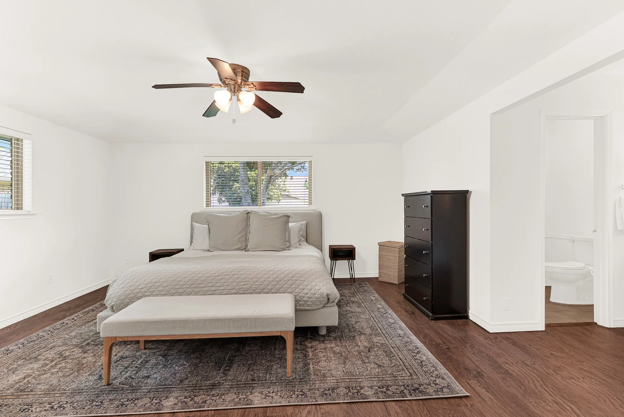 Single Family Residence For Sale in Collin County , 2814 Forest Grove Drive, Richardson, Texas 75080, 3 Bedroom, 3 Bathroom, 2 Garage spaces, 2,084 Sqft, built in 1971, mls#21283779, Real Estate Agent in Richardson, Homes For Sale in Collin county, Homes For Sale in Richardson, Realtor in Richardson Texas, Real Estate Brokerage Independent Realty Texas, Luminita Cordes Realtor