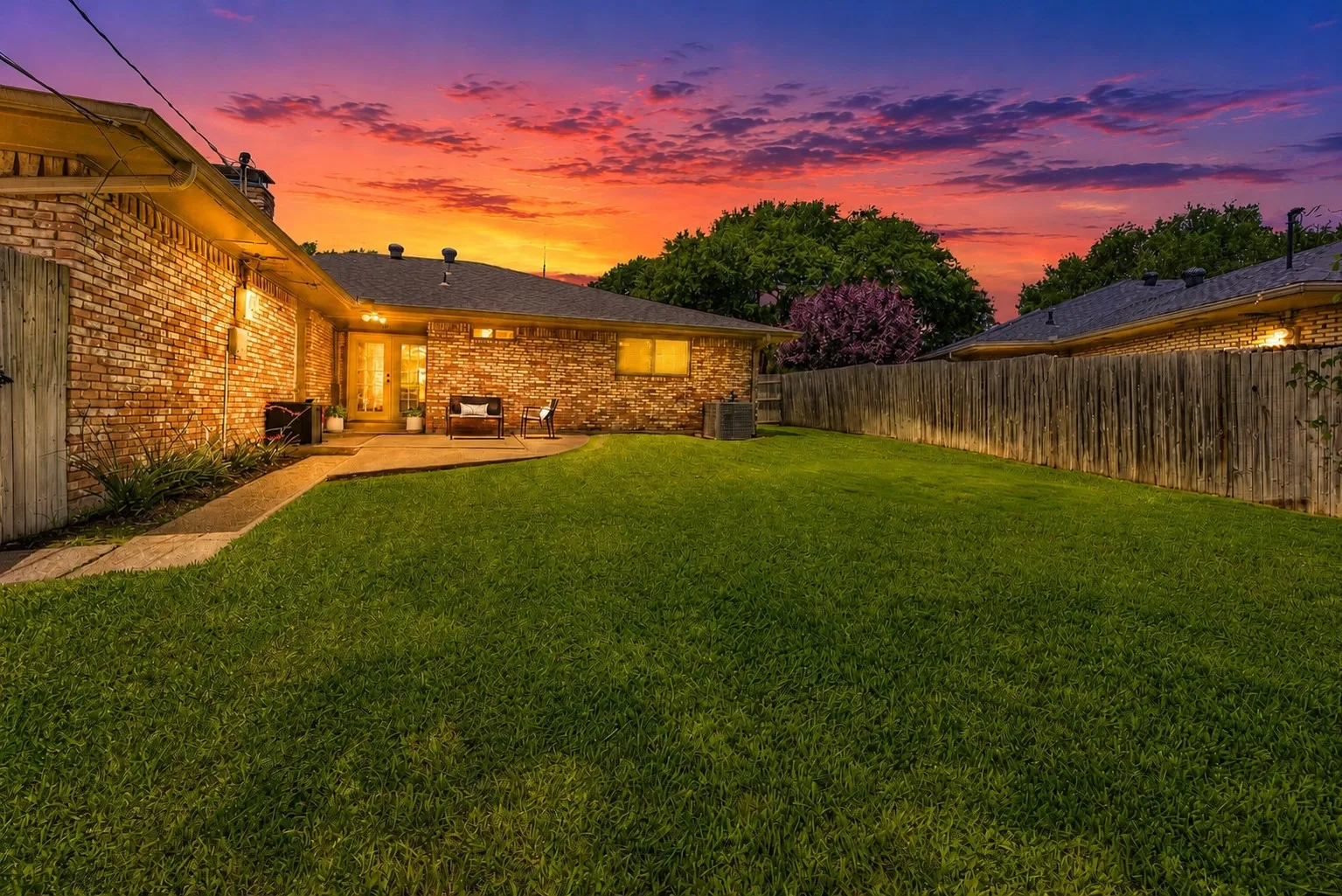 Single Family Residence For Sale in Collin County , 2814 Forest Grove Drive, Richardson, Texas 75080, 3 Bedroom, 3 Bathroom, 2 Garage spaces, 2,084 Sqft, built in 1971, mls#21283779, Real Estate Agent in Richardson, Homes For Sale in Collin county, Homes For Sale in Richardson, Realtor in Richardson Texas, Real Estate Brokerage Independent Realty Texas, Luminita Cordes Realtor