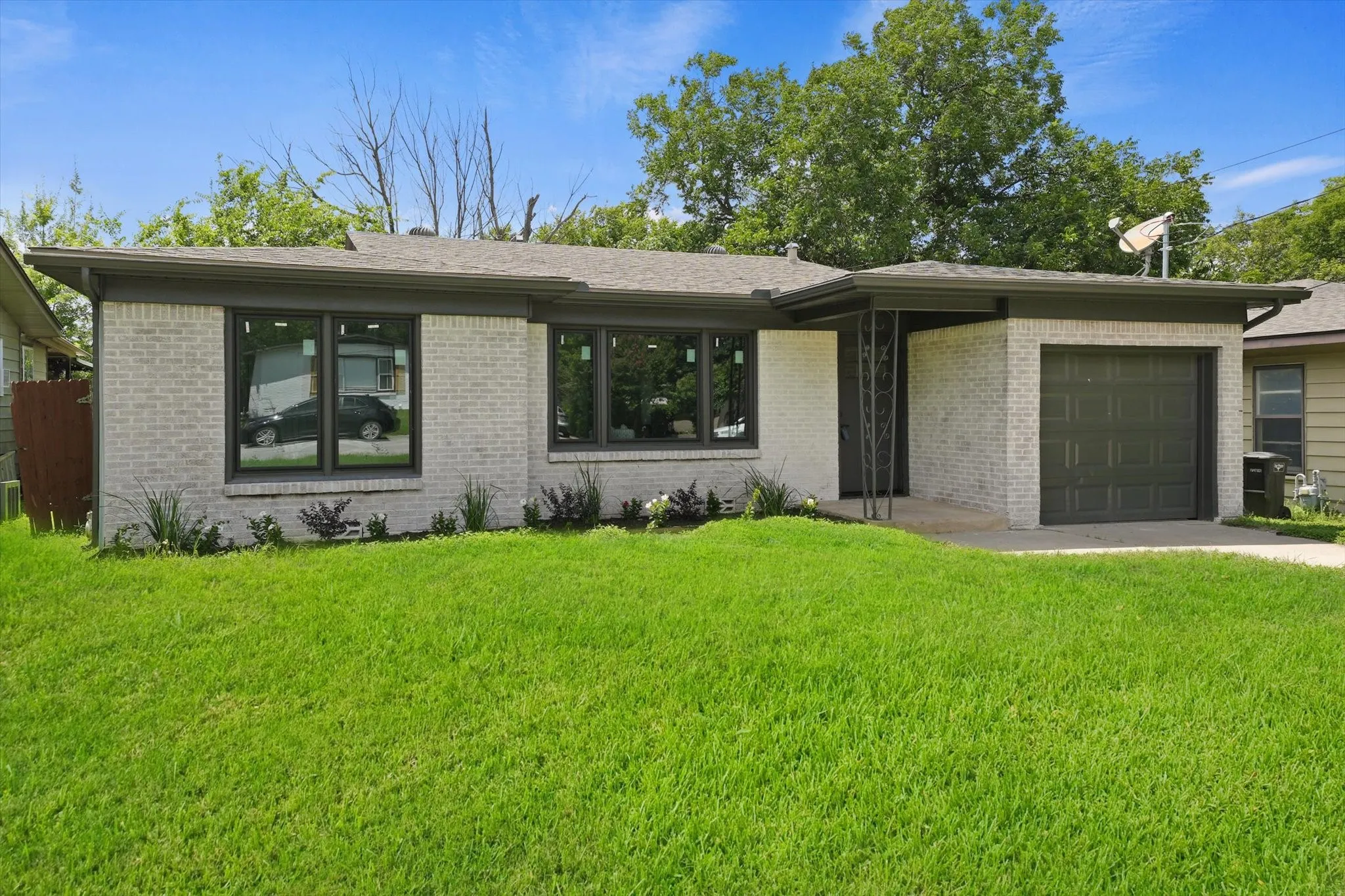 Single Family Residence For Sale in Tarrant County , 3216 Sappington Place, Fort Worth, Texas 76116, 3 Bedroom, 2 Bathroom, 1 Garage spaces, 1,244 Sqft, built in 1955, mls#21299145, Real Estate Agent in Fort Worth, Homes For Sale in Tarrant county, Homes For Sale in Fort Worth, Realtor in Fort Worth Texas, Real Estate Brokerage Independent Realty Texas, Luminita Cordes Realtor