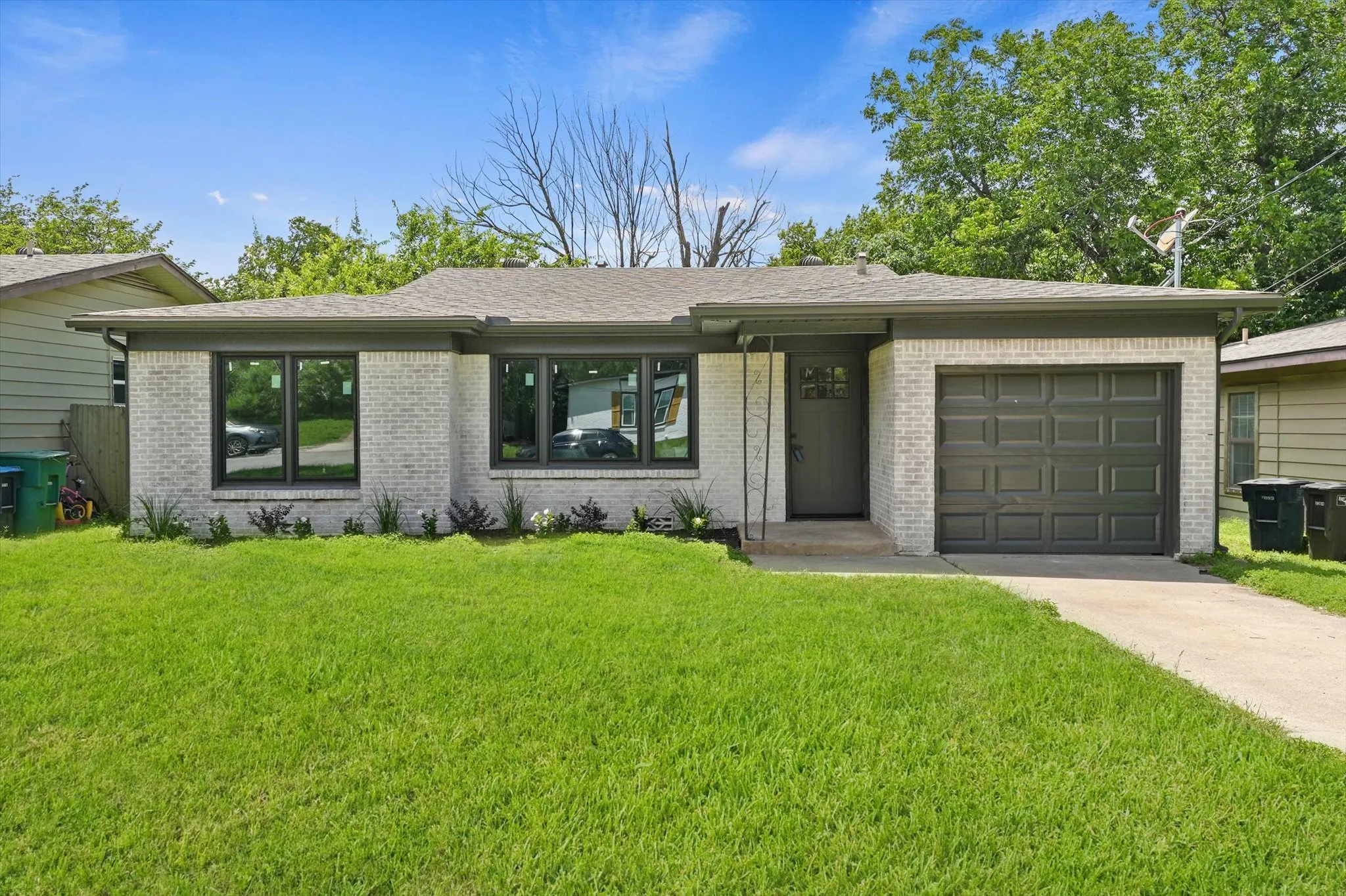 Single Family Residence For Sale in Tarrant County , 3216 Sappington Place, Fort Worth, Texas 76116, 3 Bedroom, 2 Bathroom, 1 Garage spaces, 1,244 Sqft, built in 1955, mls#21299145, Real Estate Agent in Fort Worth, Homes For Sale in Tarrant county, Homes For Sale in Fort Worth, Realtor in Fort Worth Texas, Real Estate Brokerage Independent Realty Texas, Luminita Cordes Realtor