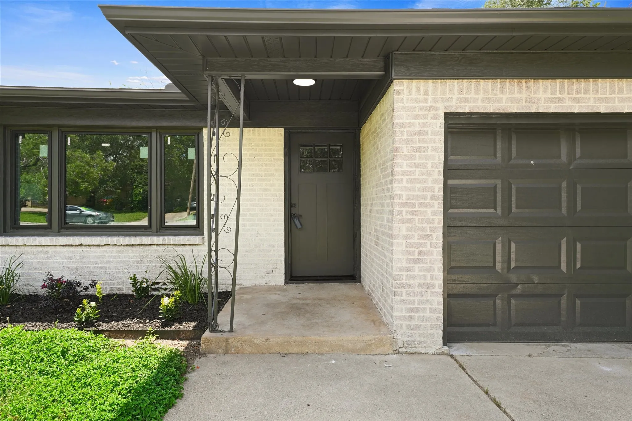 Single Family Residence For Sale in Tarrant County , 3216 Sappington Place, Fort Worth, Texas 76116, 3 Bedroom, 2 Bathroom, 1 Garage spaces, 1,244 Sqft, built in 1955, mls#21299145, Real Estate Agent in Fort Worth, Homes For Sale in Tarrant county, Homes For Sale in Fort Worth, Realtor in Fort Worth Texas, Real Estate Brokerage Independent Realty Texas, Luminita Cordes Realtor