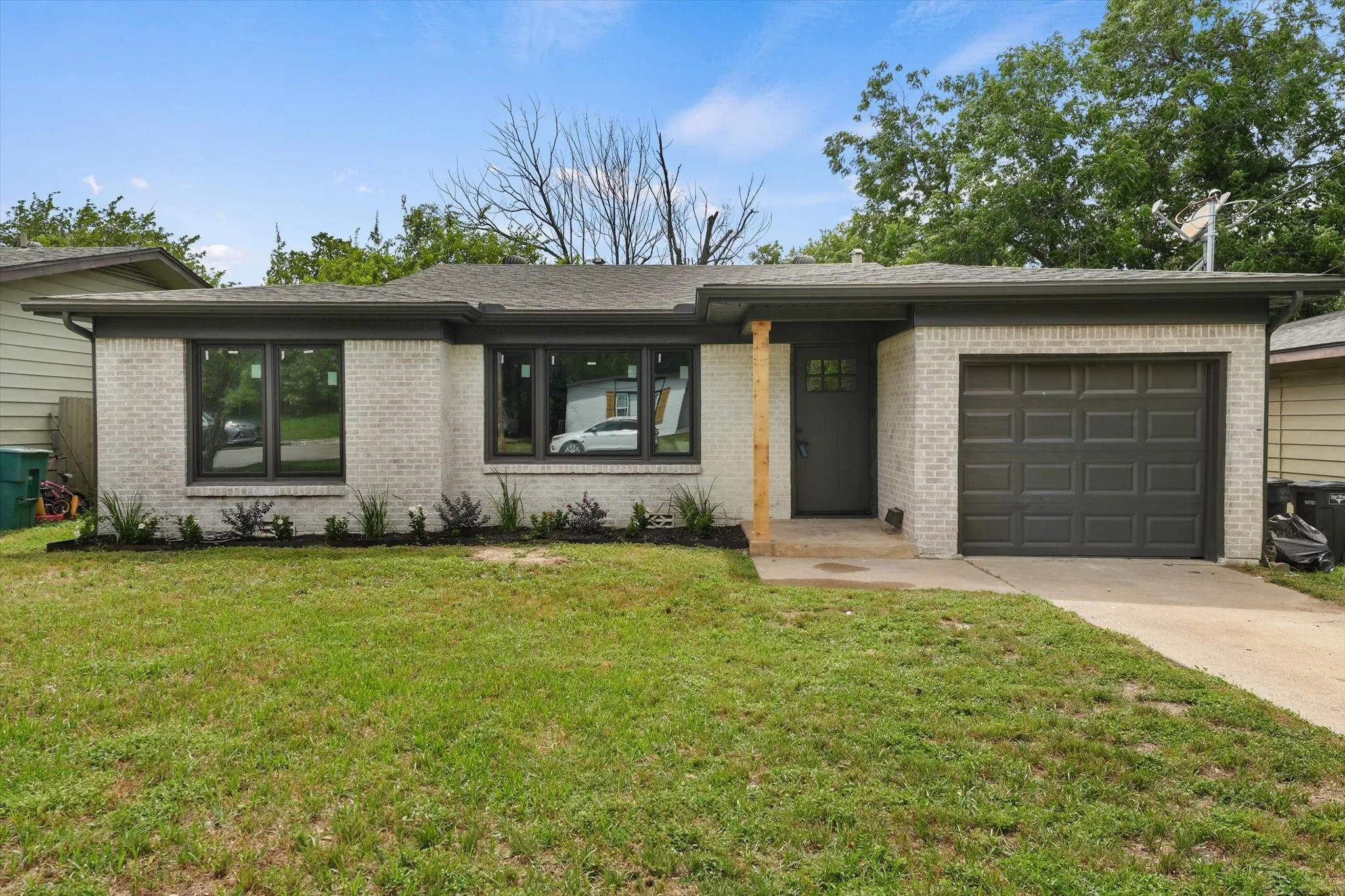Single Family Residence For Sale in Tarrant County , 3216 Sappington Place, Fort Worth, Texas 76116, 3 Bedroom, 2 Bathroom, 1 Garage spaces, 1,244 Sqft, built in 1955, mls#21299145, Real Estate Agent in Fort Worth, Homes For Sale in Tarrant county, Homes For Sale in Fort Worth, Realtor in Fort Worth Texas, Real Estate Brokerage Independent Realty Texas, Luminita Cordes Realtor