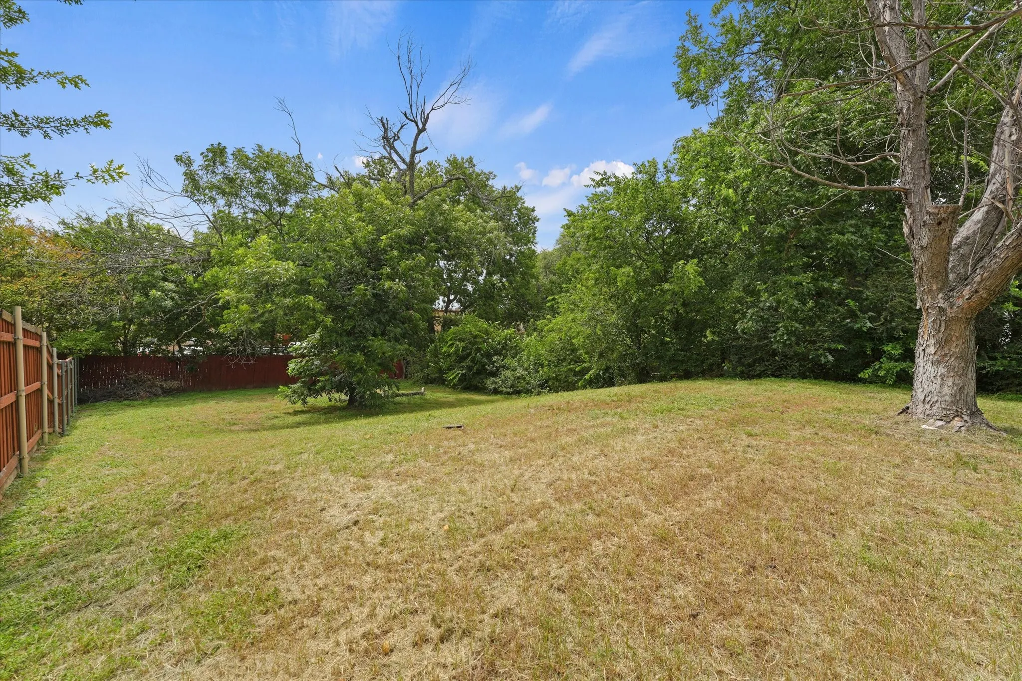 Single Family Residence For Sale in Tarrant County , 3216 Sappington Place, Fort Worth, Texas 76116, 3 Bedroom, 2 Bathroom, 1 Garage spaces, 1,244 Sqft, built in 1955, mls#21299145, Real Estate Agent in Fort Worth, Homes For Sale in Tarrant county, Homes For Sale in Fort Worth, Realtor in Fort Worth Texas, Real Estate Brokerage Independent Realty Texas, Luminita Cordes Realtor