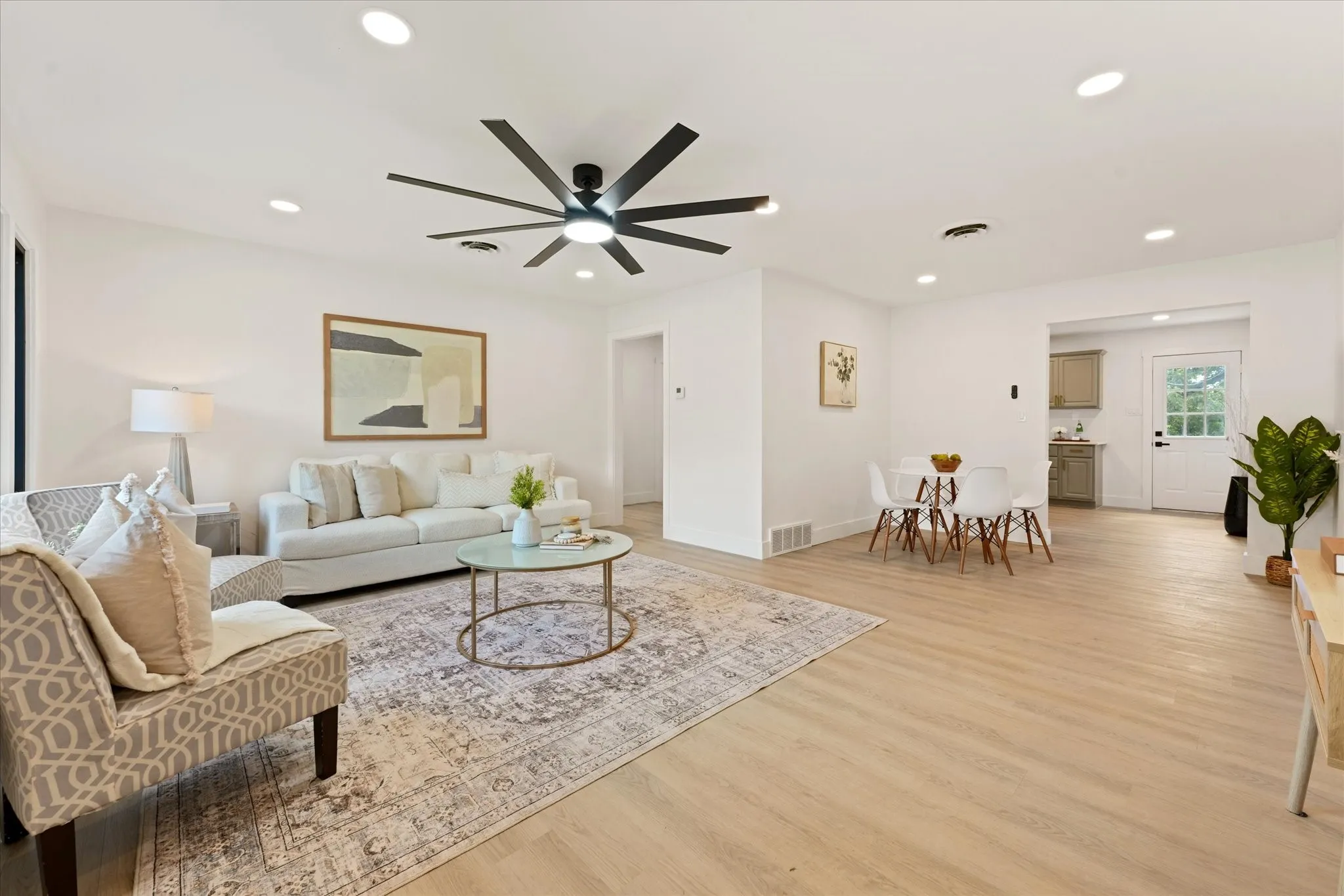 Single Family Residence For Sale in Tarrant County , 3216 Sappington Place, Fort Worth, Texas 76116, 3 Bedroom, 2 Bathroom, 1 Garage spaces, 1,244 Sqft, built in 1955, mls#21299145, Real Estate Agent in Fort Worth, Homes For Sale in Tarrant county, Homes For Sale in Fort Worth, Realtor in Fort Worth Texas, Real Estate Brokerage Independent Realty Texas, Luminita Cordes Realtor