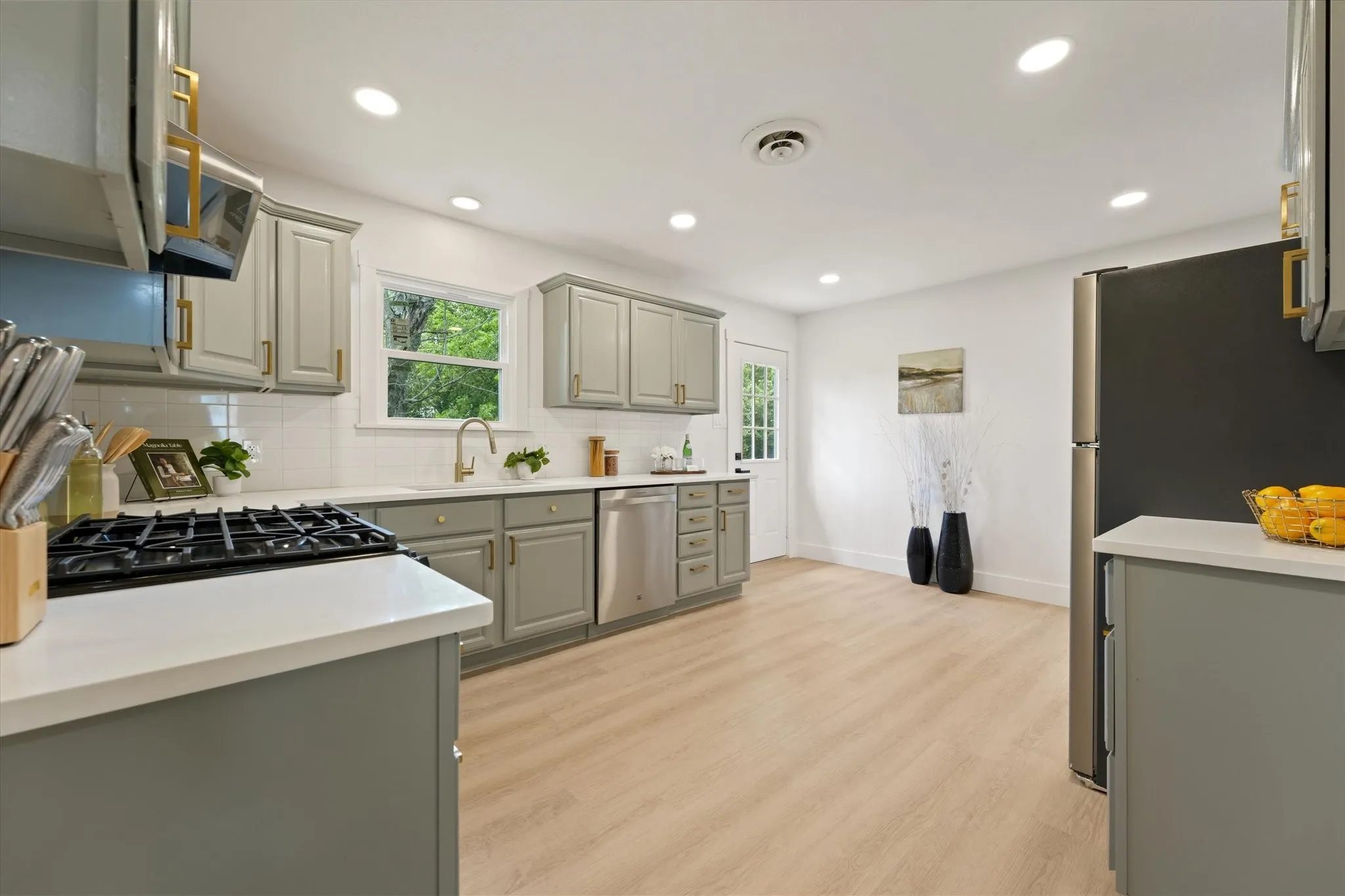 Single Family Residence For Sale in Tarrant County , 3216 Sappington Place, Fort Worth, Texas 76116, 3 Bedroom, 2 Bathroom, 1 Garage spaces, 1,244 Sqft, built in 1955, mls#21299145, Real Estate Agent in Fort Worth, Homes For Sale in Tarrant county, Homes For Sale in Fort Worth, Realtor in Fort Worth Texas, Real Estate Brokerage Independent Realty Texas, Luminita Cordes Realtor
