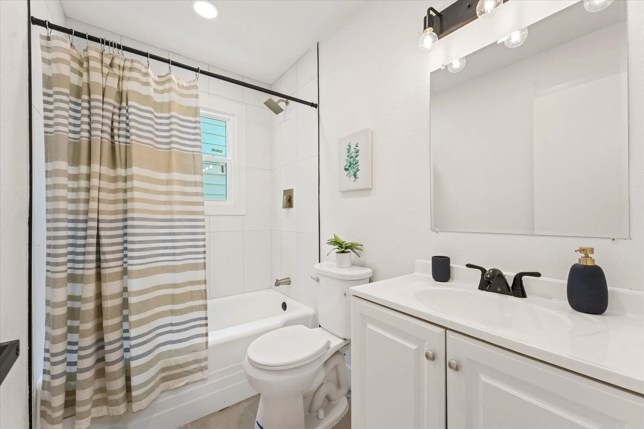 Single Family Residence For Sale in Tarrant County , 3216 Sappington Place, Fort Worth, Texas 76116, 3 Bedroom, 2 Bathroom, 1 Garage spaces, 1,244 Sqft, built in 1955, mls#21299145, Real Estate Agent in Fort Worth, Homes For Sale in Tarrant county, Homes For Sale in Fort Worth, Realtor in Fort Worth Texas, Real Estate Brokerage Independent Realty Texas, Luminita Cordes Realtor