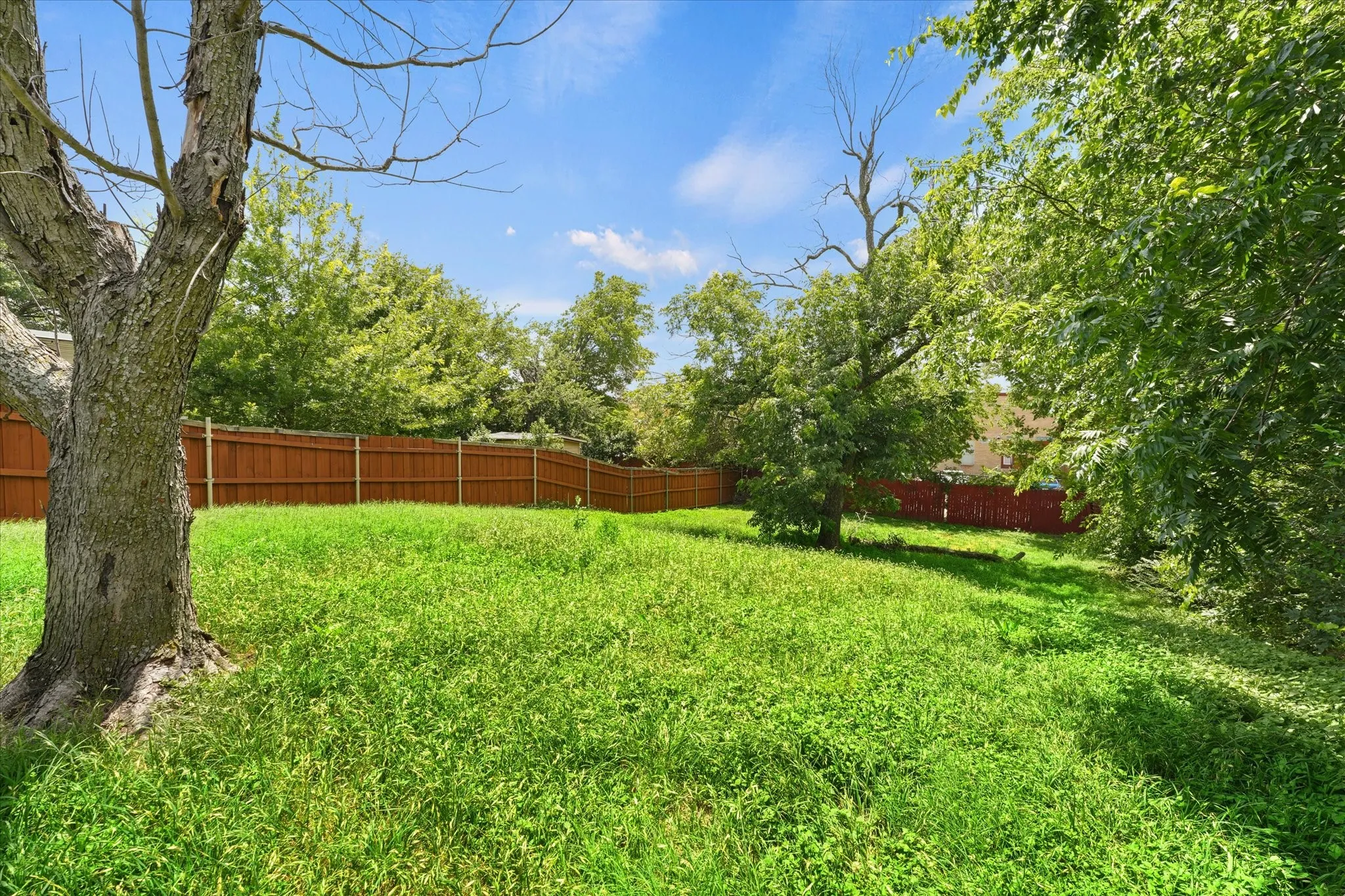 Single Family Residence For Sale in Tarrant County , 3216 Sappington Place, Fort Worth, Texas 76116, 3 Bedroom, 2 Bathroom, 1 Garage spaces, 1,244 Sqft, built in 1955, mls#21299145, Real Estate Agent in Fort Worth, Homes For Sale in Tarrant county, Homes For Sale in Fort Worth, Realtor in Fort Worth Texas, Real Estate Brokerage Independent Realty Texas, Luminita Cordes Realtor