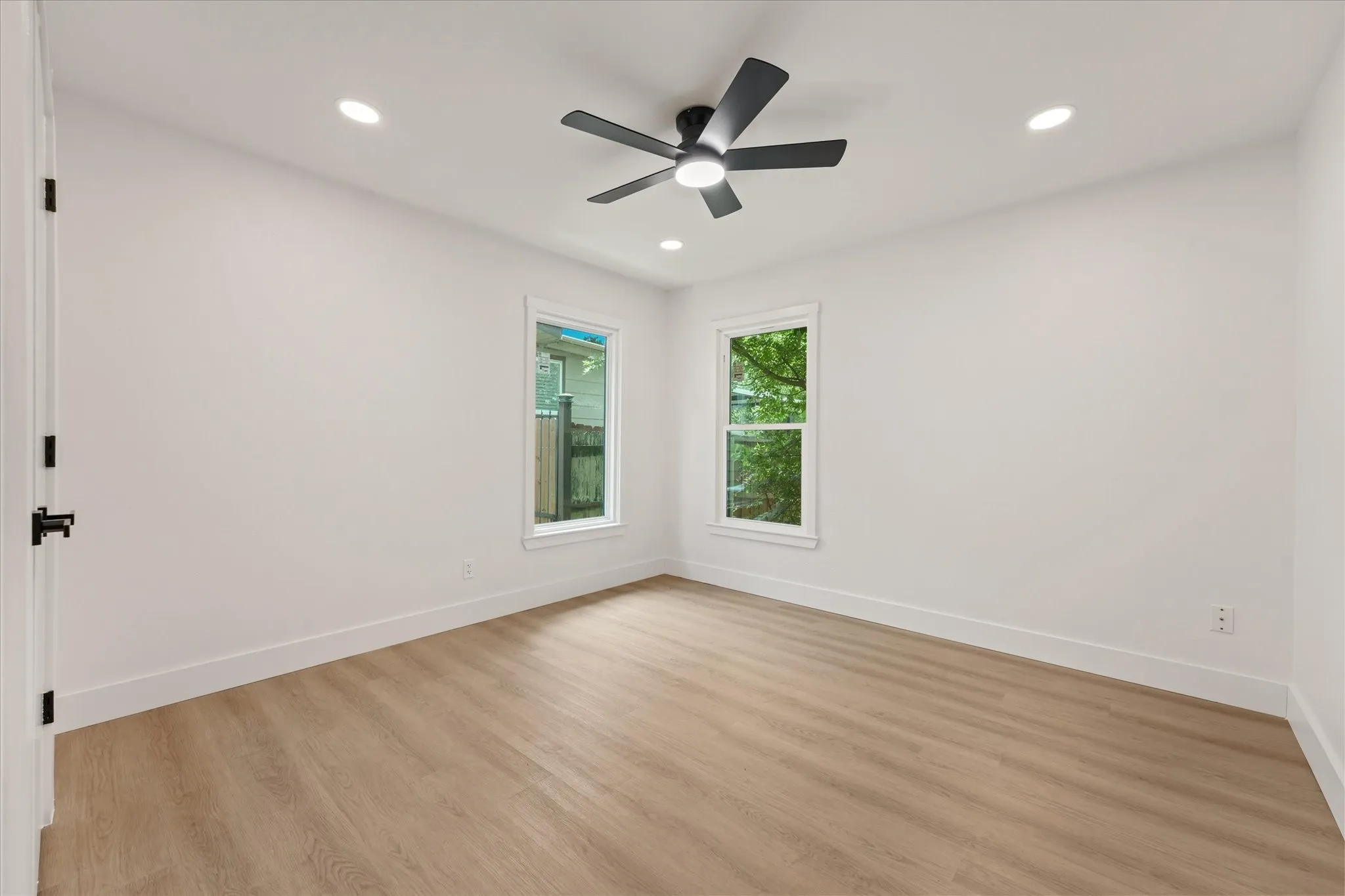 Single Family Residence For Sale in Tarrant County , 3216 Sappington Place, Fort Worth, Texas 76116, 3 Bedroom, 2 Bathroom, 1 Garage spaces, 1,244 Sqft, built in 1955, mls#21299145, Real Estate Agent in Fort Worth, Homes For Sale in Tarrant county, Homes For Sale in Fort Worth, Realtor in Fort Worth Texas, Real Estate Brokerage Independent Realty Texas, Luminita Cordes Realtor