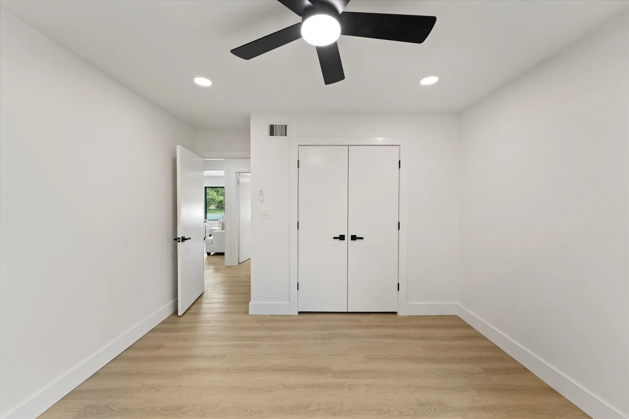 Single Family Residence For Sale in Tarrant County , 3216 Sappington Place, Fort Worth, Texas 76116, 3 Bedroom, 2 Bathroom, 1 Garage spaces, 1,244 Sqft, built in 1955, mls#21299145, Real Estate Agent in Fort Worth, Homes For Sale in Tarrant county, Homes For Sale in Fort Worth, Realtor in Fort Worth Texas, Real Estate Brokerage Independent Realty Texas, Luminita Cordes Realtor