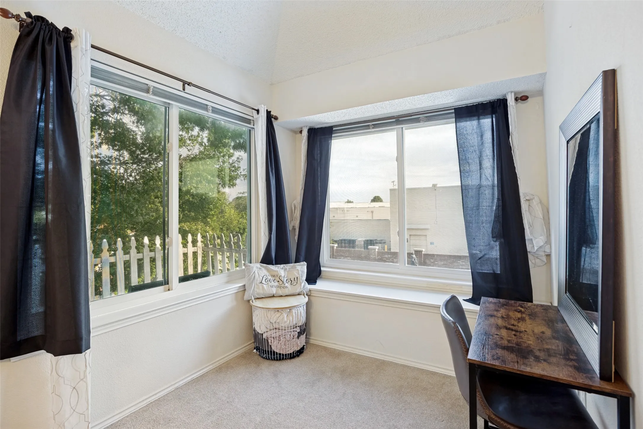 primary bedroom sitting area