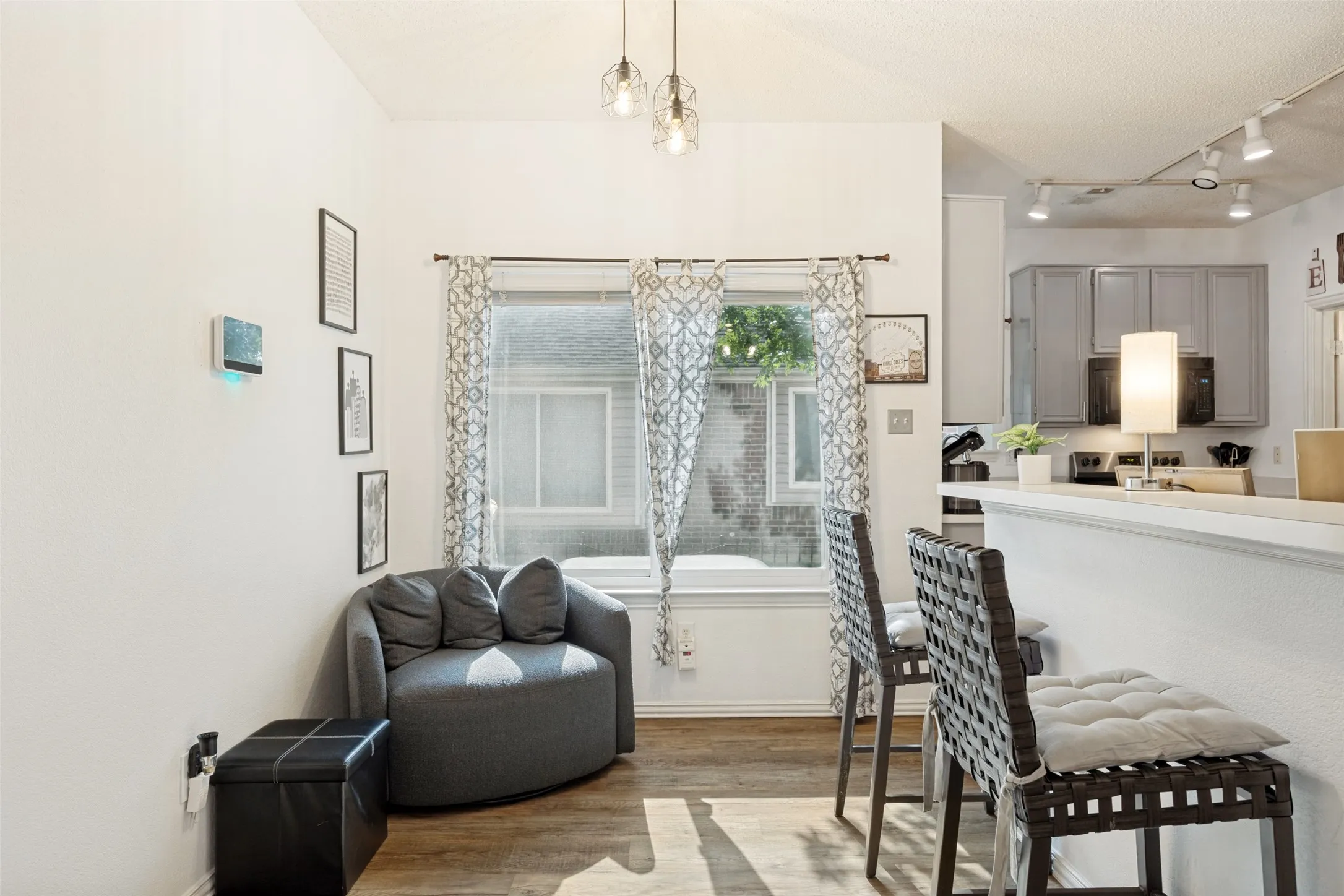 breakfast area/sitting area