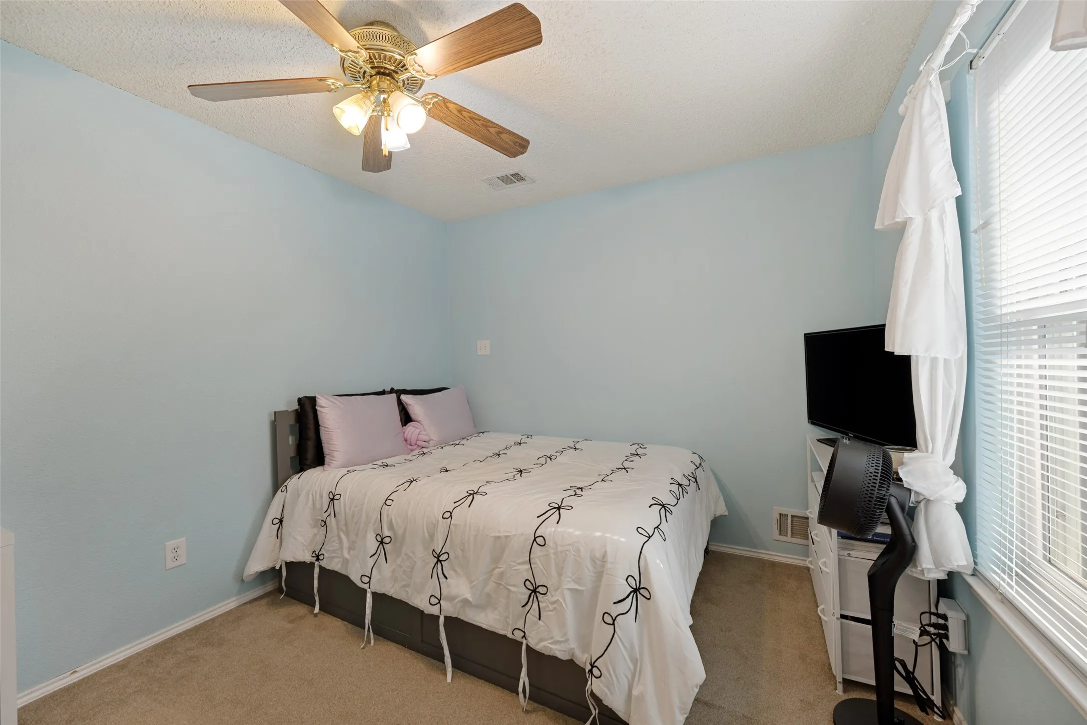 Single Family Residence For Sale in Collin County , 1517 Oak Tree Road, Allen, Texas 75002, 4 Bedroom, 3 Bathroom, 2 Garage spaces, 1,989 Sqft, built in 1995, mls#21299448, Real Estate Agent in Allen, Homes For Sale in Collin county, Homes For Sale in Allen, Realtor in Allen Texas, Real Estate Brokerage Independent Realty Texas, Luminita Cordes Realtor