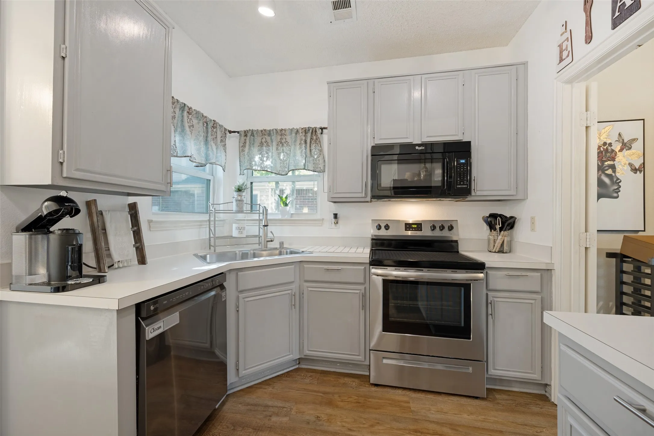 Single Family Residence For Sale in Collin County , 1517 Oak Tree Road, Allen, Texas 75002, 4 Bedroom, 3 Bathroom, 2 Garage spaces, 1,989 Sqft, built in 1995, mls#21299448, Real Estate Agent in Allen, Homes For Sale in Collin county, Homes For Sale in Allen, Realtor in Allen Texas, Real Estate Brokerage Independent Realty Texas, Luminita Cordes Realtor