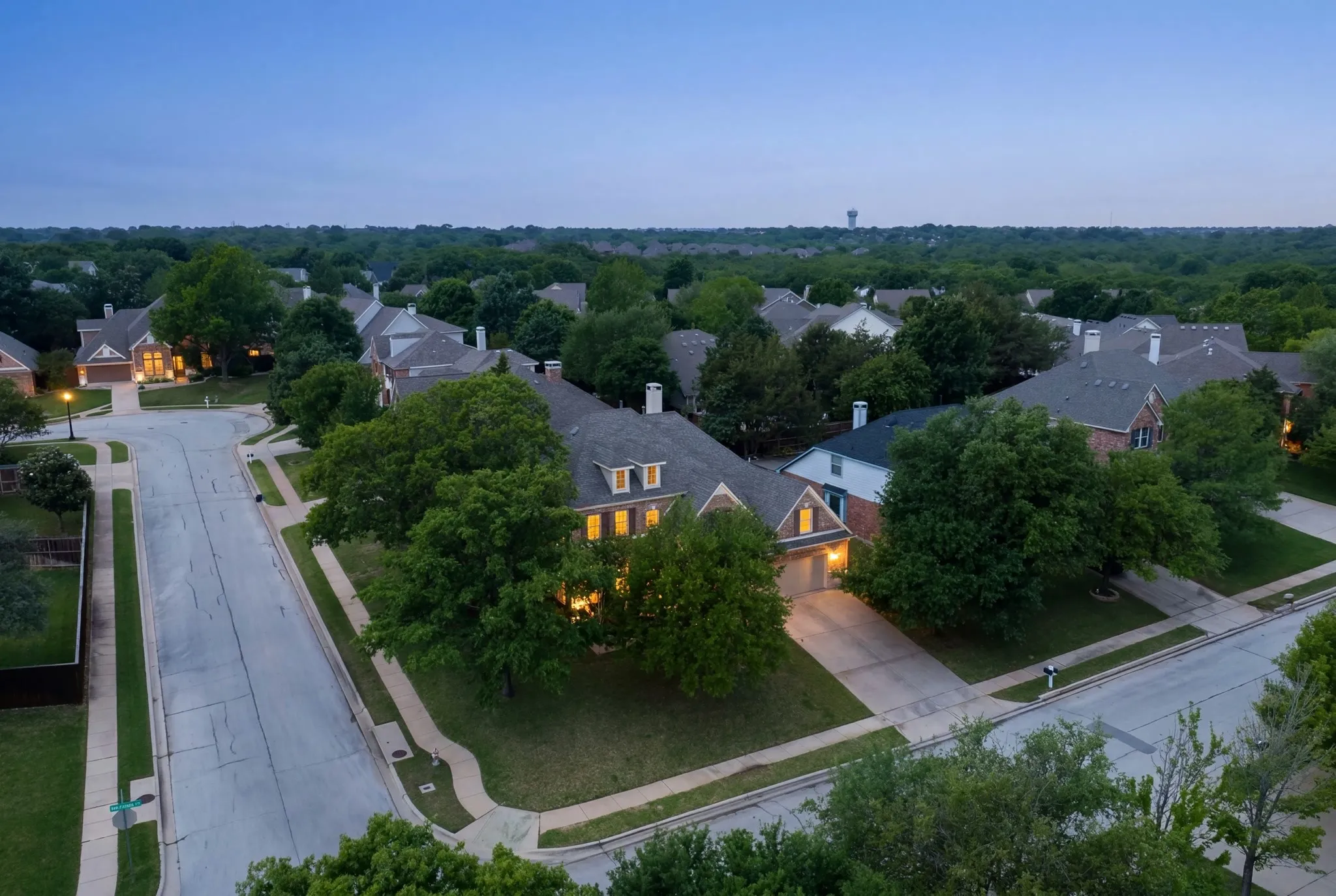 Single Family Residence For Sale in Tarrant County , 965 Fall Creek, Grapevine, Texas 76051, 5 Bedroom, 4 Bathroom, 2 Garage spaces, 3,460 Sqft, built in 2004, mls#21299726, Real Estate Agent in Grapevine, Homes For Sale in Tarrant county, Homes For Sale in Grapevine, Realtor in Grapevine Texas, Real Estate Brokerage Independent Realty Texas, Luminita Cordes Realtor