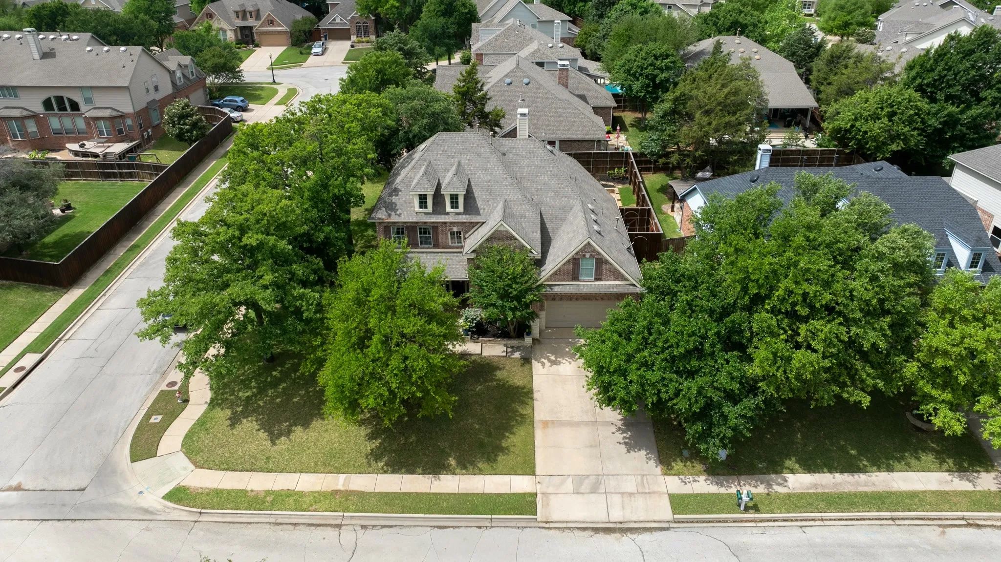 Single Family Residence For Sale in Tarrant County , 965 Fall Creek, Grapevine, Texas 76051, 5 Bedroom, 4 Bathroom, 2 Garage spaces, 3,460 Sqft, built in 2004, mls#21299726, Real Estate Agent in Grapevine, Homes For Sale in Tarrant county, Homes For Sale in Grapevine, Realtor in Grapevine Texas, Real Estate Brokerage Independent Realty Texas, Luminita Cordes Realtor