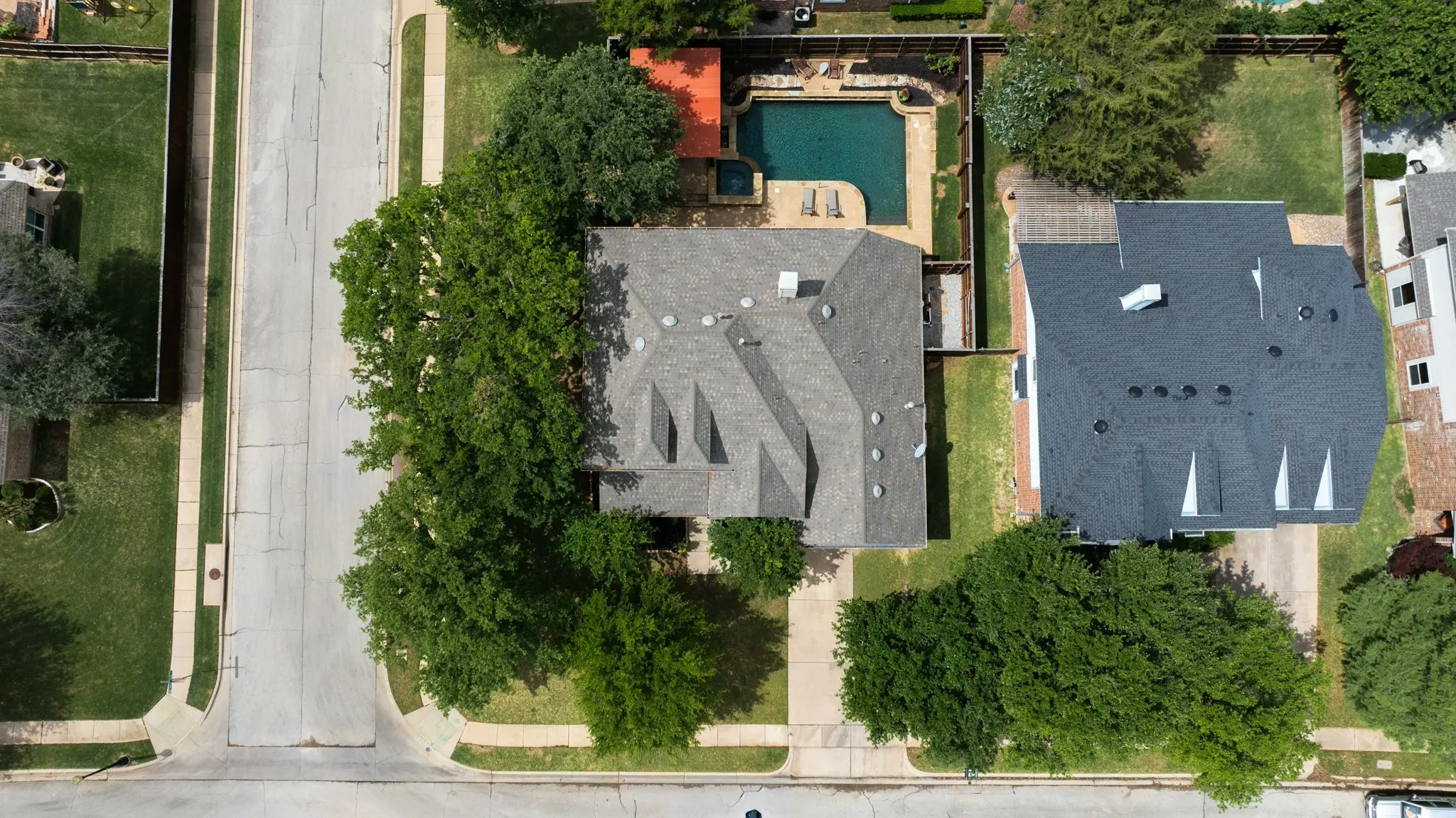 Single Family Residence For Sale in Tarrant County , 965 Fall Creek, Grapevine, Texas 76051, 5 Bedroom, 4 Bathroom, 2 Garage spaces, 3,460 Sqft, built in 2004, mls#21299726, Real Estate Agent in Grapevine, Homes For Sale in Tarrant county, Homes For Sale in Grapevine, Realtor in Grapevine Texas, Real Estate Brokerage Independent Realty Texas, Luminita Cordes Realtor