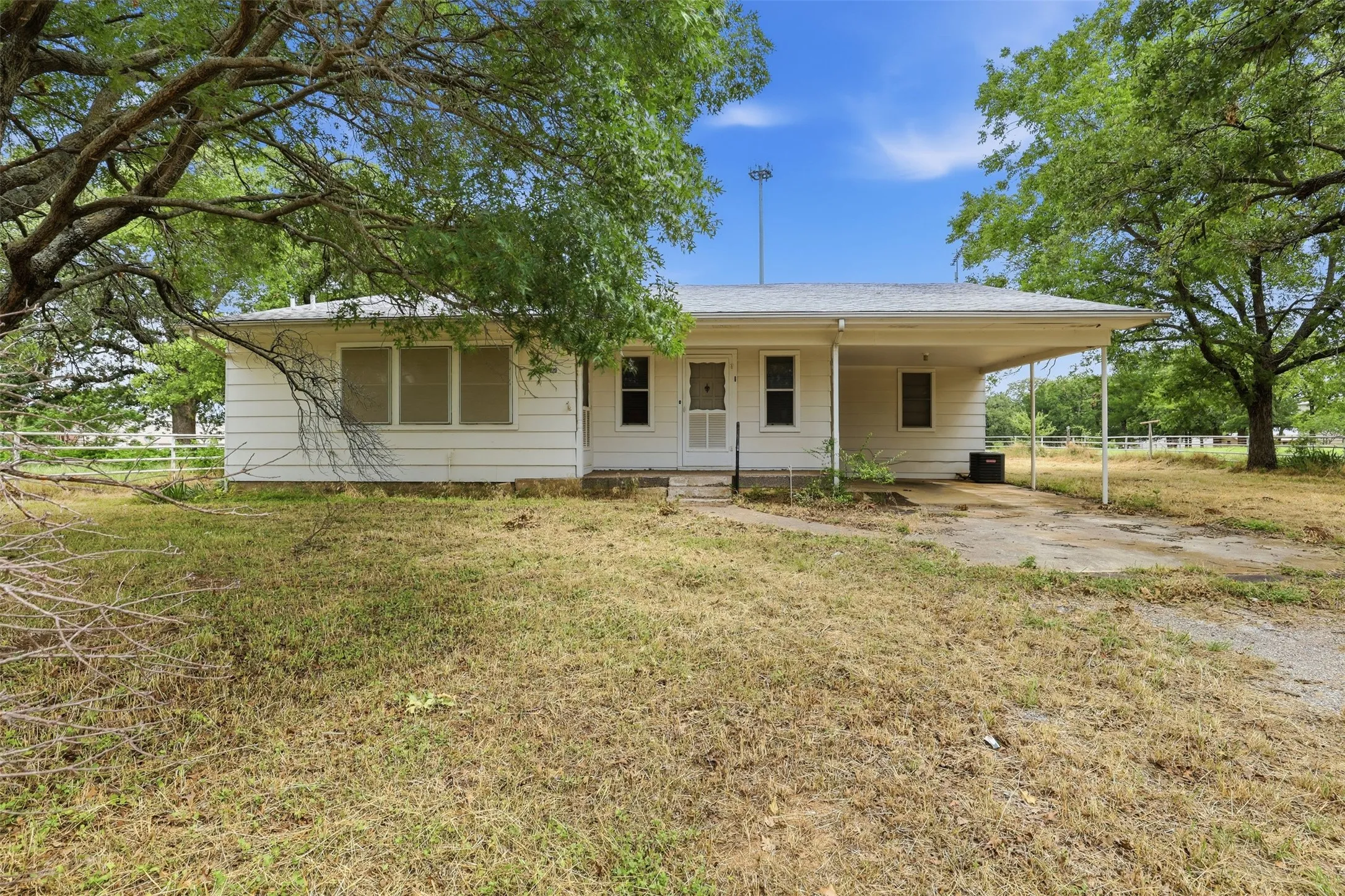 Single Family Residence For Sale in Parker County , 820 Goshen Road, Springtown, Texas 76082, 3 Bedrooms, 2 Bathrooms, Garage spaces, 1,825 Sqft, built in 1925, Price $395,000, mls#21299575, Real Estate Agent in Springtown, Homes For Sale in Parker county, Homes For Sale in Springtown, Realtor in Springtown Texas, Real Estate Brokerage Independent Realty Texas, Luminita Cordes Realtor