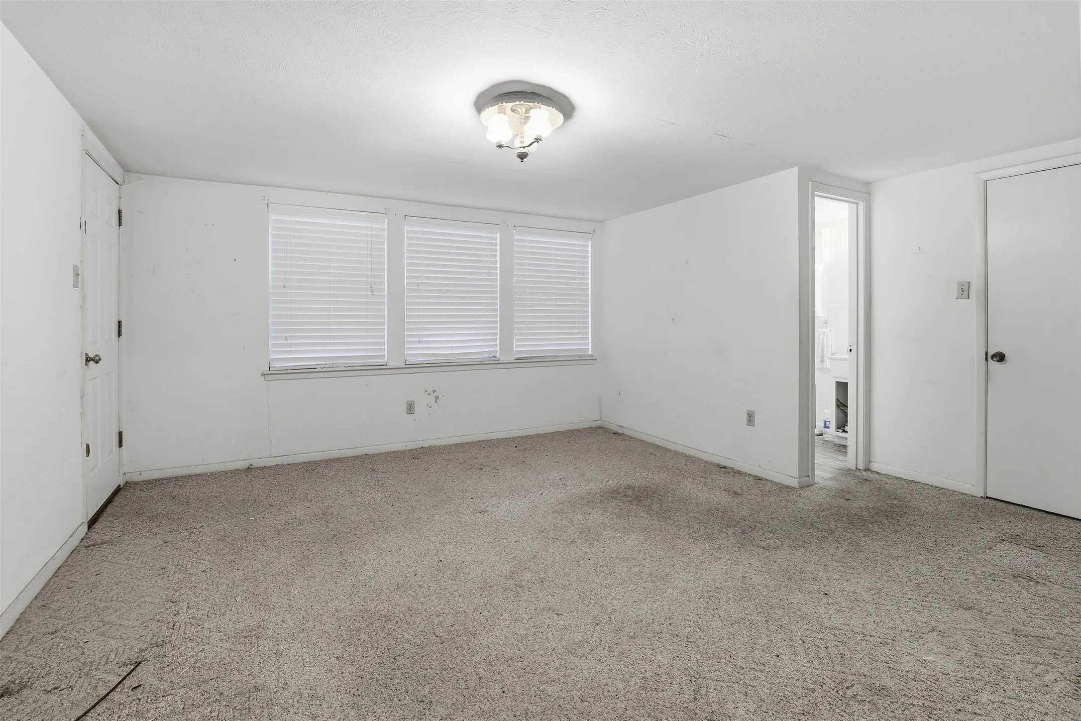 Single Family Residence For Sale in Parker County , 820 Goshen Road, Springtown, Texas 76082, 3 Bedrooms, 2 Bathrooms, Garage spaces, 1,825 Sqft, built in 1925, Price $395,000, mls#21299575, Real Estate Agent in Springtown, Homes For Sale in Parker county, Homes For Sale in Springtown, Realtor in Springtown Texas, Real Estate Brokerage Independent Realty Texas, Luminita Cordes Realtor