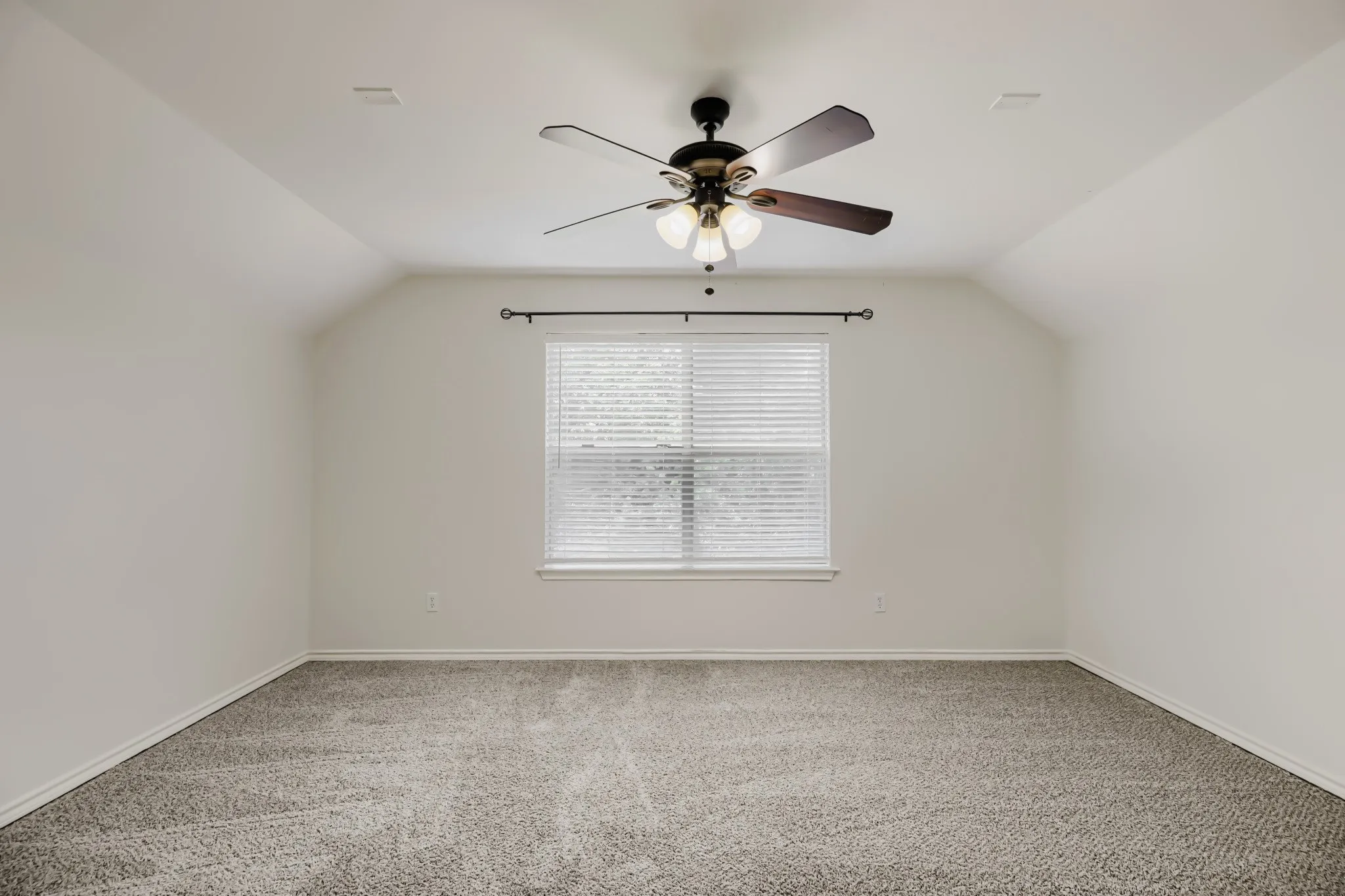 Single Family Residence For Sale in Collin County , 131 Avalon Drive, Princeton, Texas 75407, 4 Bedroom, 3 Bathroom, 2 Garage spaces, 2,244 Sqft, built in 2004, mls#21263323, Real Estate Agent in Princeton, Homes For Sale in Collin county, Homes For Sale in Princeton, Realtor in Princeton Texas, Real Estate Brokerage Independent Realty Texas, Luminita Cordes Realtor