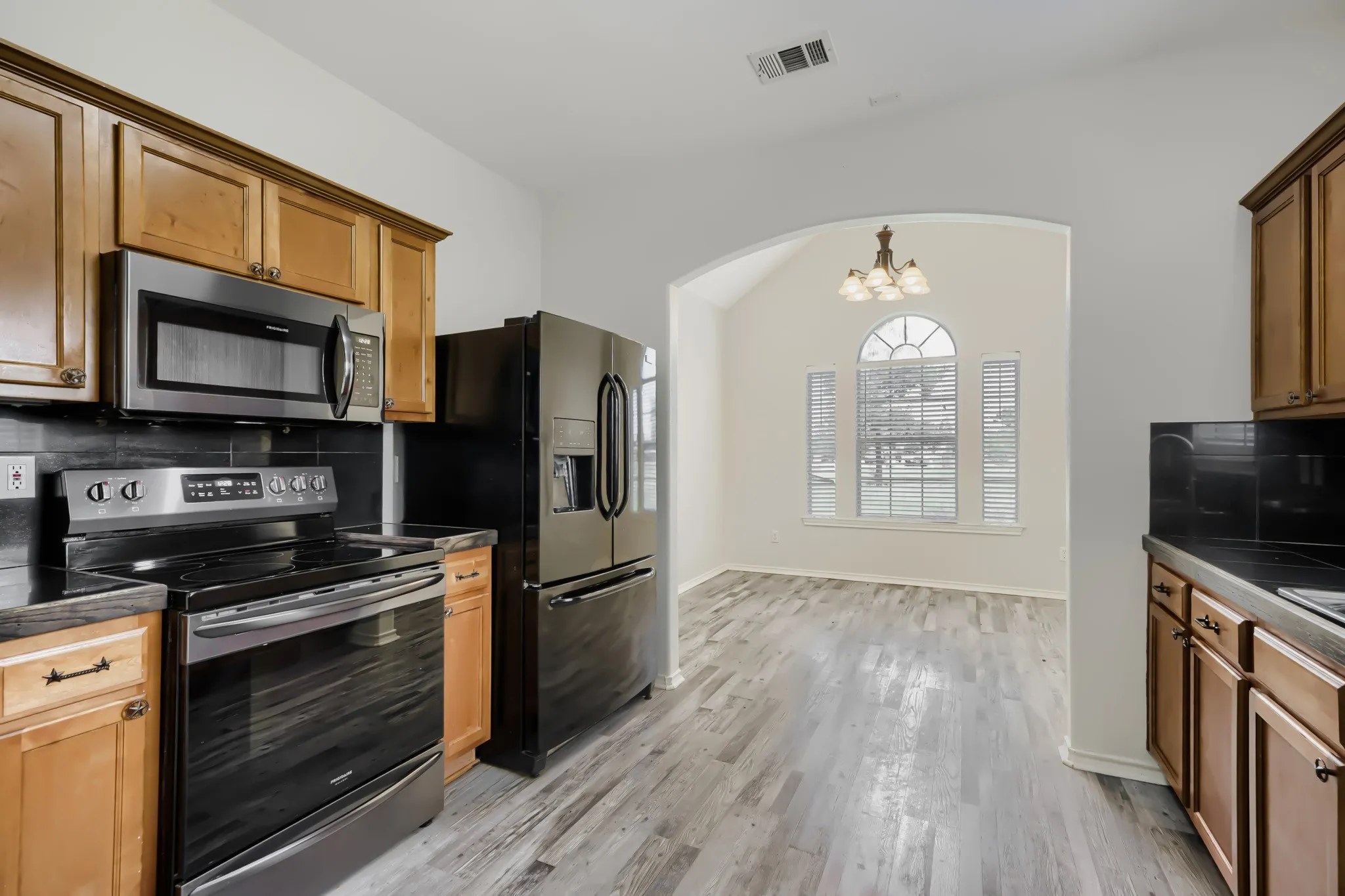 Single Family Residence For Sale in Collin County , 131 Avalon Drive, Princeton, Texas 75407, 4 Bedroom, 3 Bathroom, 2 Garage spaces, 2,244 Sqft, built in 2004, mls#21263323, Real Estate Agent in Princeton, Homes For Sale in Collin county, Homes For Sale in Princeton, Realtor in Princeton Texas, Real Estate Brokerage Independent Realty Texas, Luminita Cordes Realtor