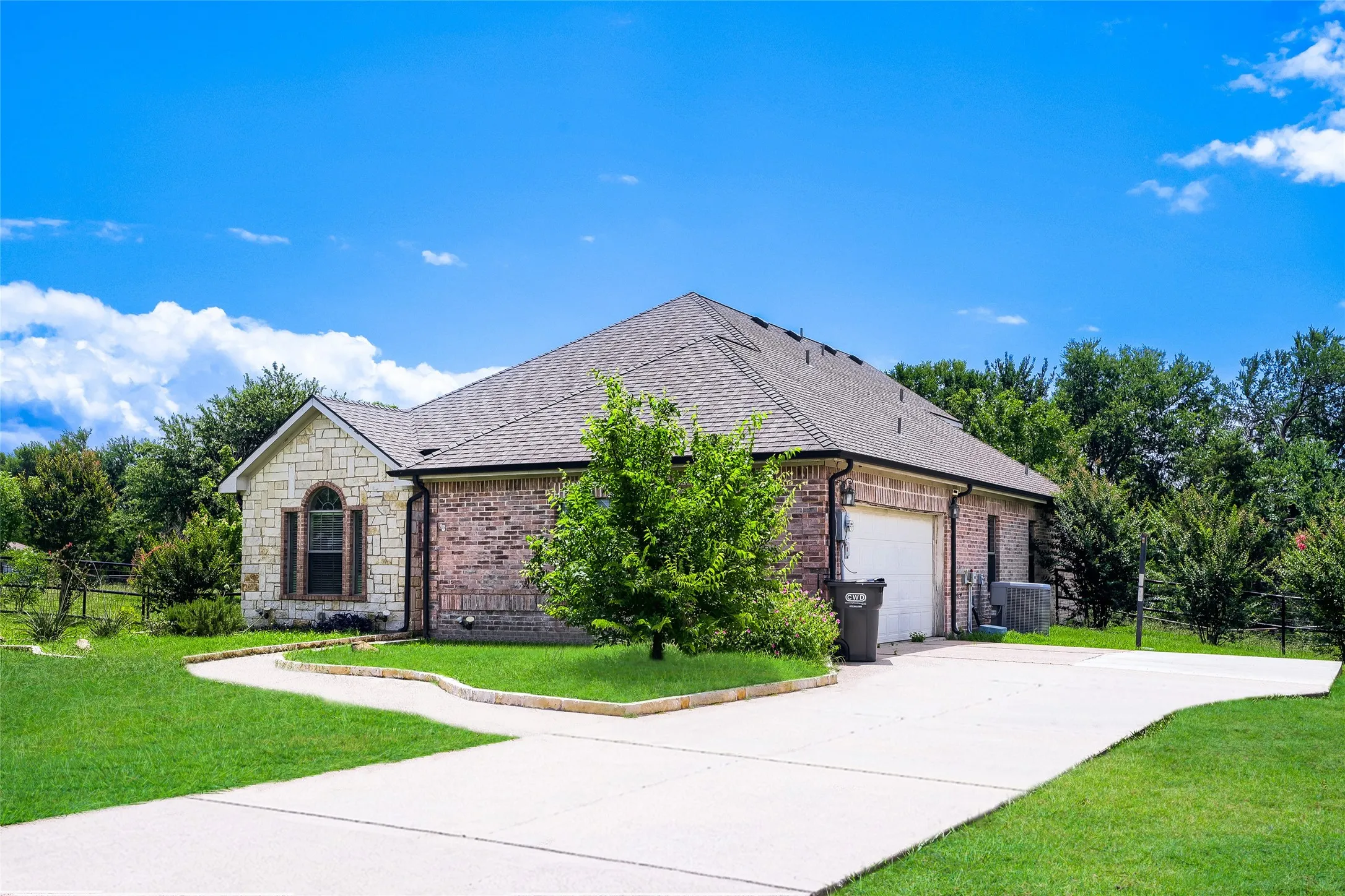 Single Family Residence For Sale in Collin County , 131 Avalon Drive, Princeton, Texas 75407, 4 Bedroom, 3 Bathroom, 2 Garage spaces, 2,244 Sqft, built in 2004, mls#21263323, Real Estate Agent in Princeton, Homes For Sale in Collin county, Homes For Sale in Princeton, Realtor in Princeton Texas, Real Estate Brokerage Independent Realty Texas, Luminita Cordes Realtor
