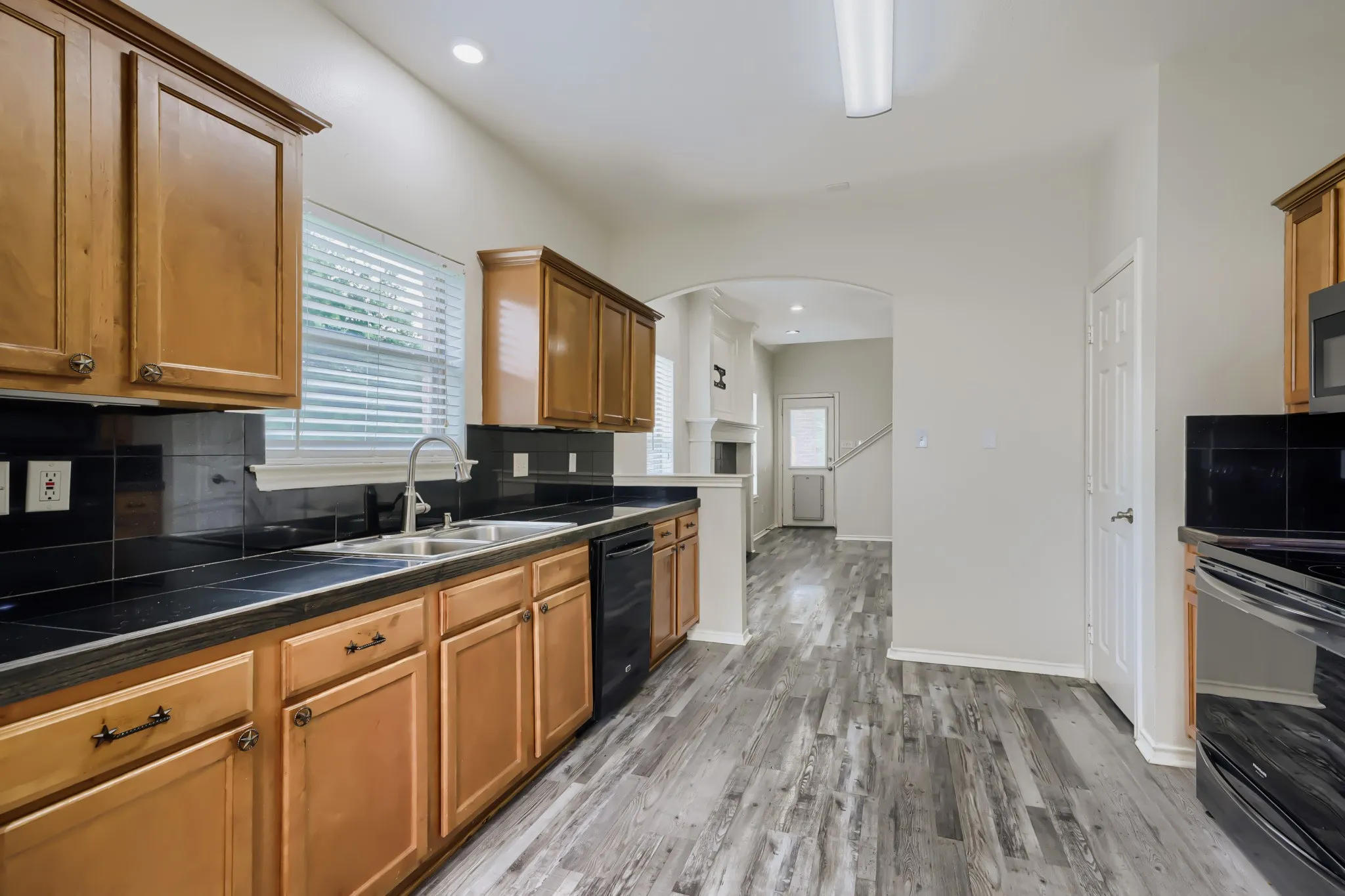 Single Family Residence For Sale in Collin County , 131 Avalon Drive, Princeton, Texas 75407, 4 Bedroom, 3 Bathroom, 2 Garage spaces, 2,244 Sqft, built in 2004, mls#21263323, Real Estate Agent in Princeton, Homes For Sale in Collin county, Homes For Sale in Princeton, Realtor in Princeton Texas, Real Estate Brokerage Independent Realty Texas, Luminita Cordes Realtor