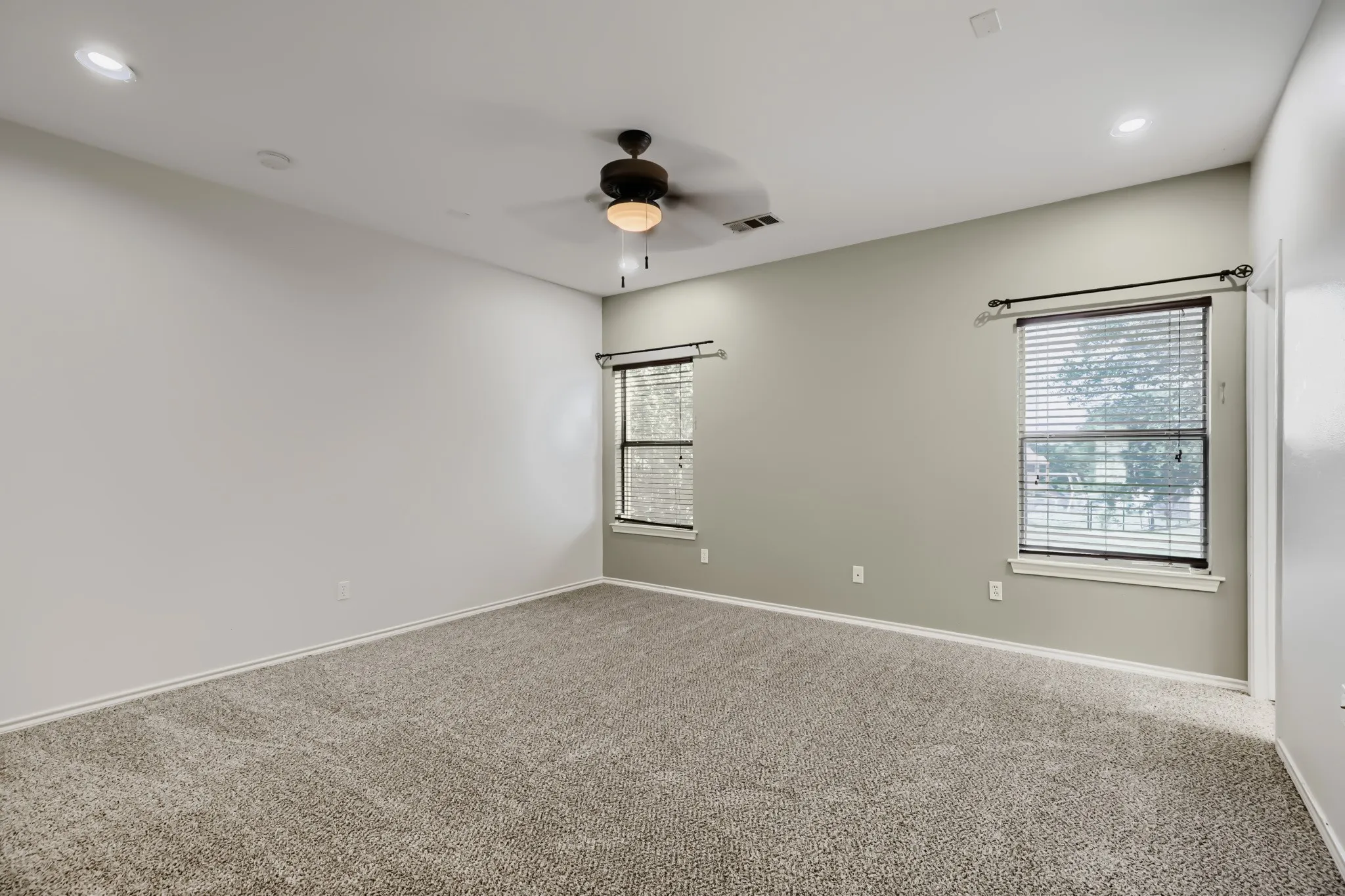 Single Family Residence For Sale in Collin County , 131 Avalon Drive, Princeton, Texas 75407, 4 Bedroom, 3 Bathroom, 2 Garage spaces, 2,244 Sqft, built in 2004, mls#21263323, Real Estate Agent in Princeton, Homes For Sale in Collin county, Homes For Sale in Princeton, Realtor in Princeton Texas, Real Estate Brokerage Independent Realty Texas, Luminita Cordes Realtor