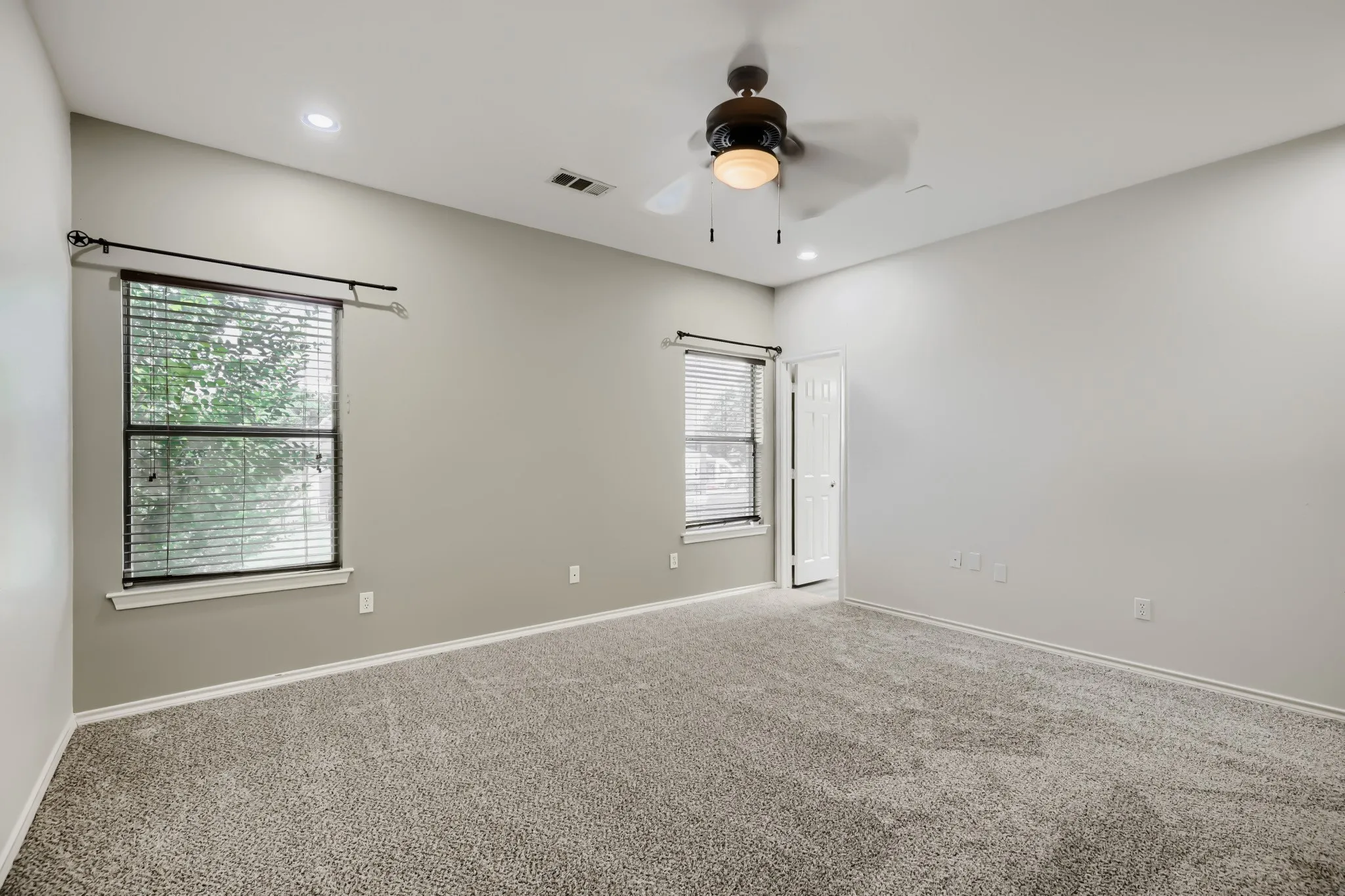 Single Family Residence For Sale in Collin County , 131 Avalon Drive, Princeton, Texas 75407, 4 Bedroom, 3 Bathroom, 2 Garage spaces, 2,244 Sqft, built in 2004, mls#21263323, Real Estate Agent in Princeton, Homes For Sale in Collin county, Homes For Sale in Princeton, Realtor in Princeton Texas, Real Estate Brokerage Independent Realty Texas, Luminita Cordes Realtor