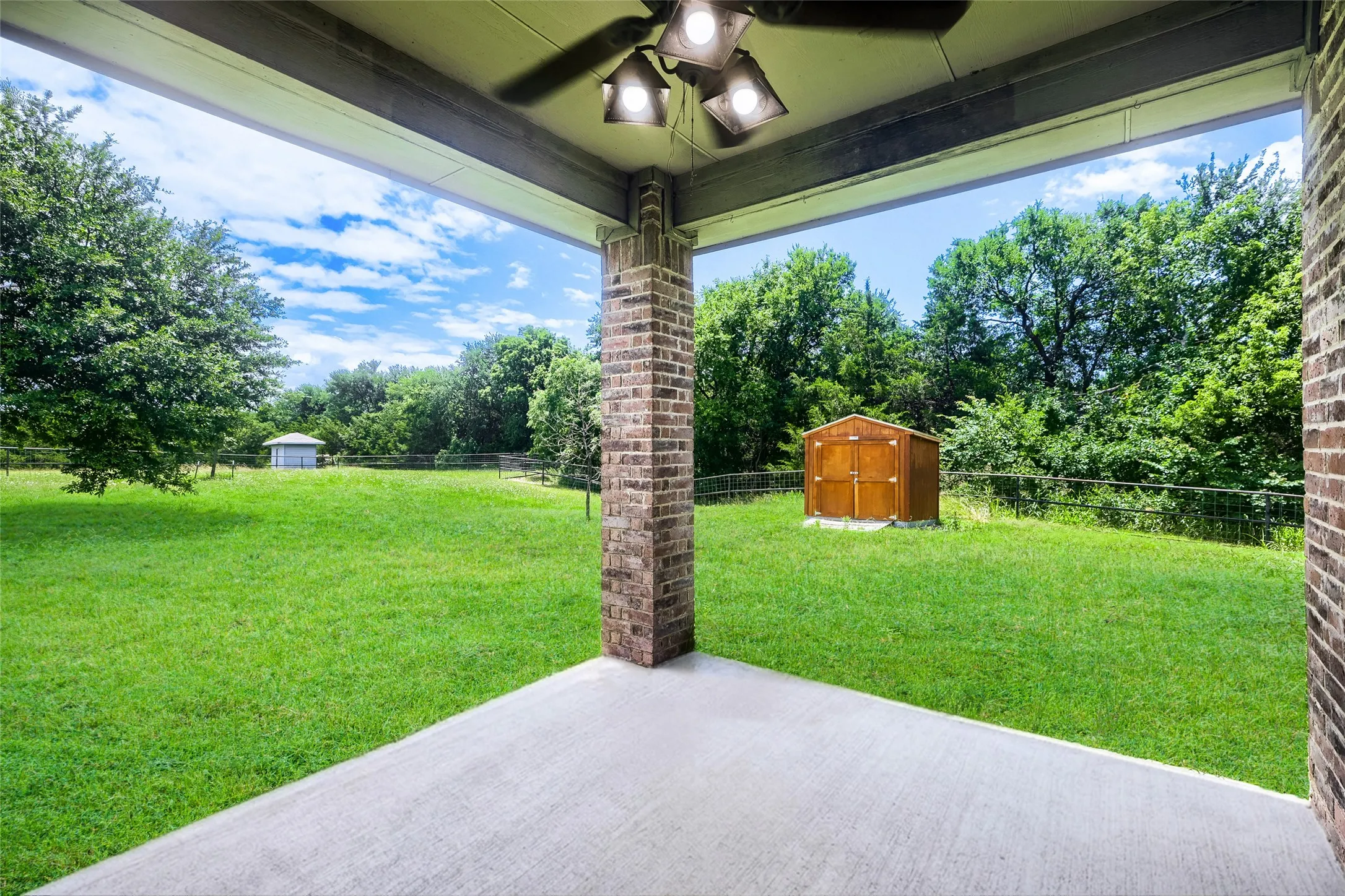 Single Family Residence For Sale in Collin County , 131 Avalon Drive, Princeton, Texas 75407, 4 Bedroom, 3 Bathroom, 2 Garage spaces, 2,244 Sqft, built in 2004, mls#21263323, Real Estate Agent in Princeton, Homes For Sale in Collin county, Homes For Sale in Princeton, Realtor in Princeton Texas, Real Estate Brokerage Independent Realty Texas, Luminita Cordes Realtor