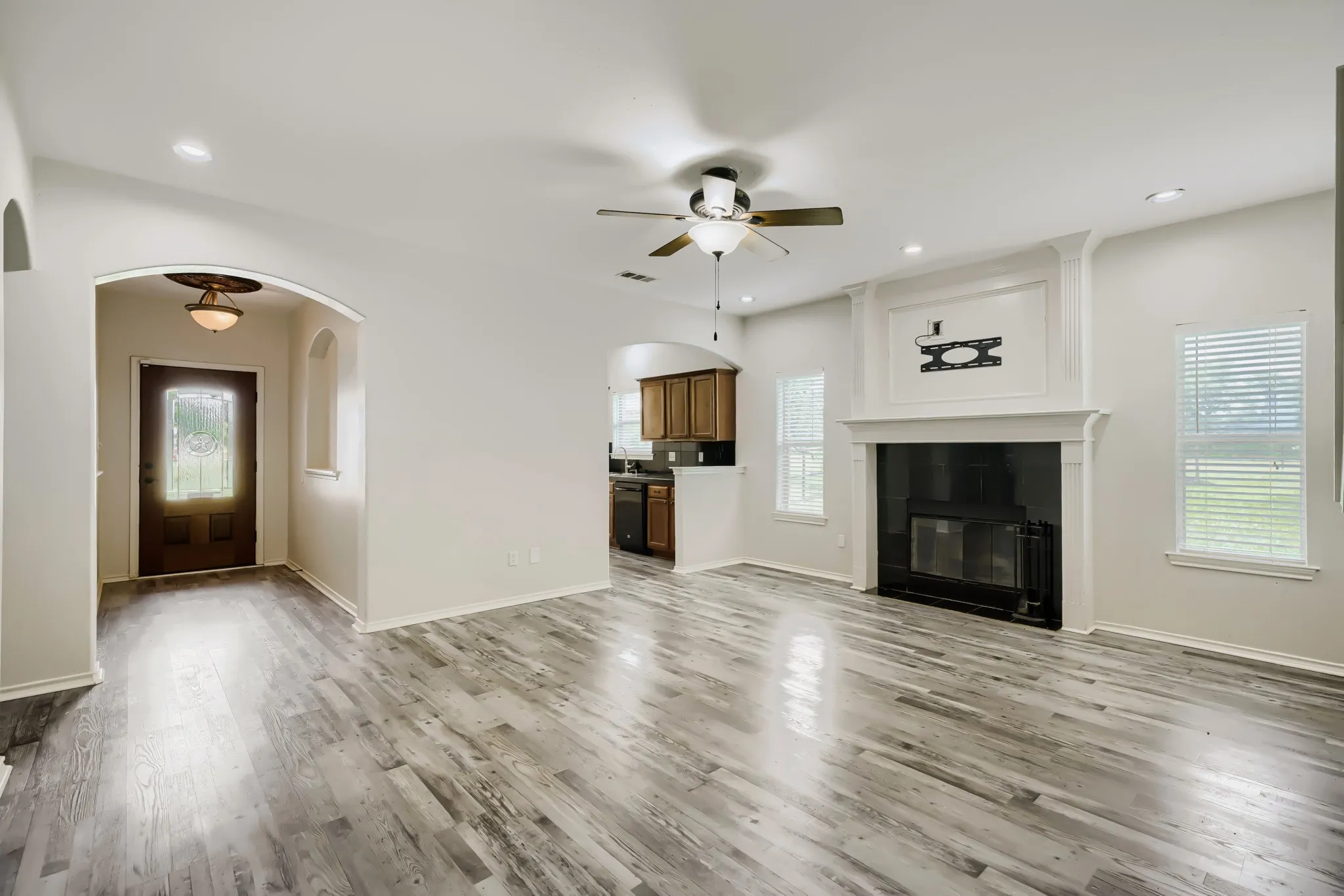 Single Family Residence For Sale in Collin County , 131 Avalon Drive, Princeton, Texas 75407, 4 Bedroom, 3 Bathroom, 2 Garage spaces, 2,244 Sqft, built in 2004, mls#21263323, Real Estate Agent in Princeton, Homes For Sale in Collin county, Homes For Sale in Princeton, Realtor in Princeton Texas, Real Estate Brokerage Independent Realty Texas, Luminita Cordes Realtor