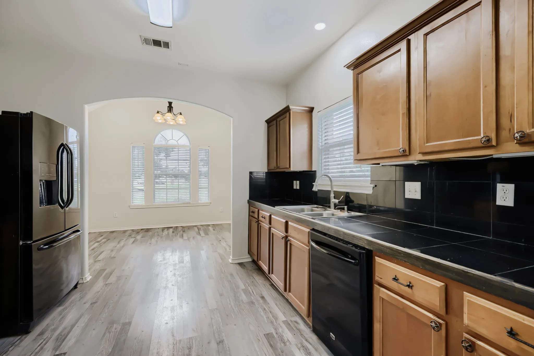 Single Family Residence For Sale in Collin County , 131 Avalon Drive, Princeton, Texas 75407, 4 Bedroom, 3 Bathroom, 2 Garage spaces, 2,244 Sqft, built in 2004, mls#21263323, Real Estate Agent in Princeton, Homes For Sale in Collin county, Homes For Sale in Princeton, Realtor in Princeton Texas, Real Estate Brokerage Independent Realty Texas, Luminita Cordes Realtor