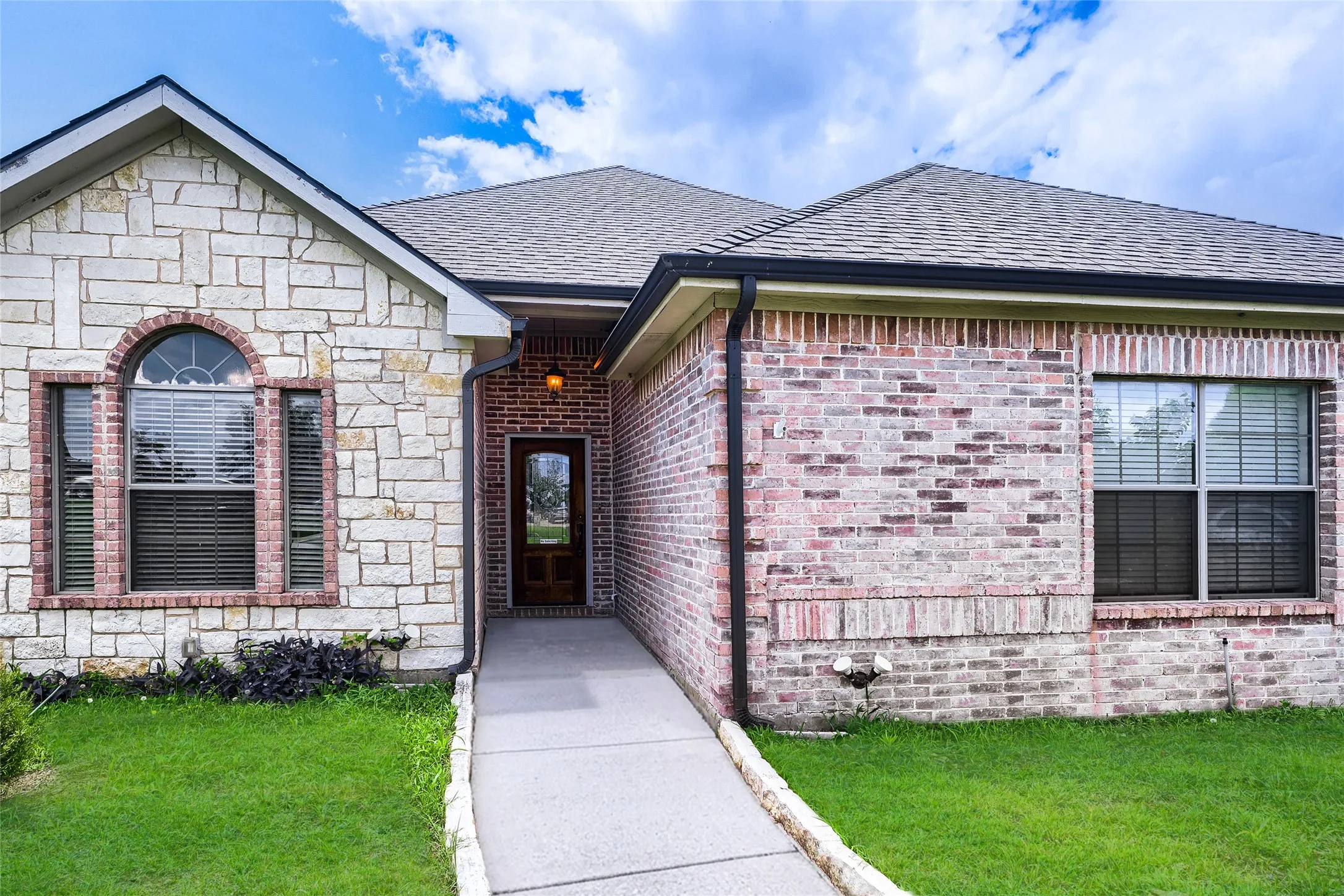 Single Family Residence For Sale in Collin County , 131 Avalon Drive, Princeton, Texas 75407, 4 Bedroom, 3 Bathroom, 2 Garage spaces, 2,244 Sqft, built in 2004, mls#21263323, Real Estate Agent in Princeton, Homes For Sale in Collin county, Homes For Sale in Princeton, Realtor in Princeton Texas, Real Estate Brokerage Independent Realty Texas, Luminita Cordes Realtor