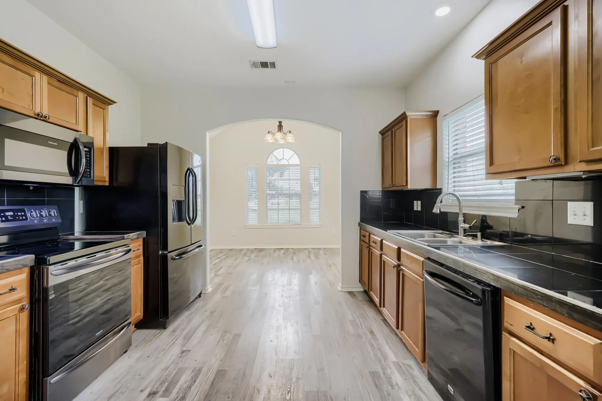 Single Family Residence For Sale in Collin County , 131 Avalon Drive, Princeton, Texas 75407, 4 Bedroom, 3 Bathroom, 2 Garage spaces, 2,244 Sqft, built in 2004, mls#21263323, Real Estate Agent in Princeton, Homes For Sale in Collin county, Homes For Sale in Princeton, Realtor in Princeton Texas, Real Estate Brokerage Independent Realty Texas, Luminita Cordes Realtor